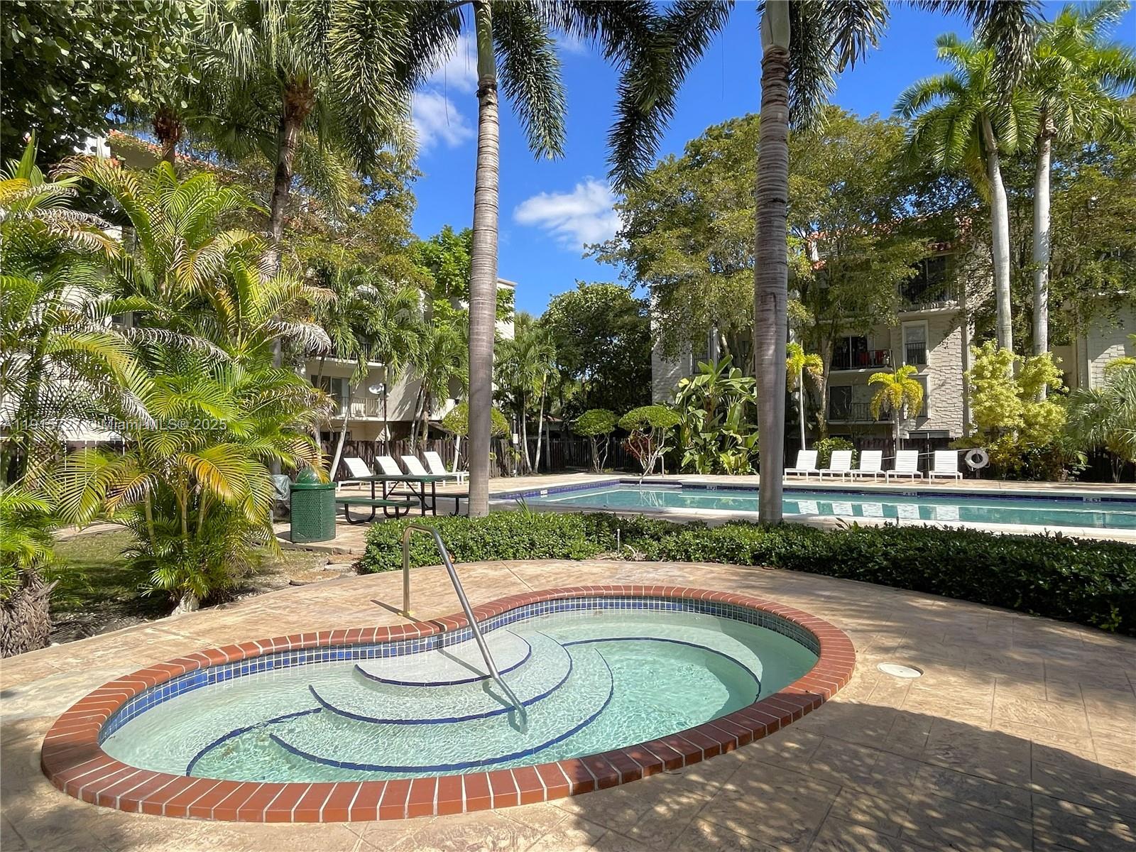 DADELAND GROVE CONDO - Residential
