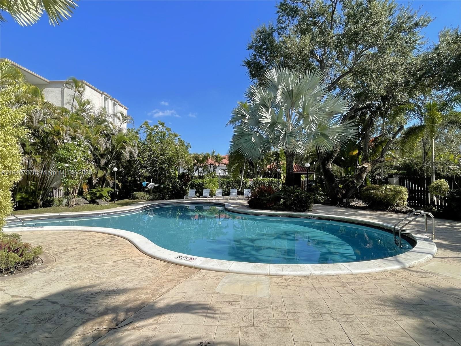 DADELAND GROVE CONDO - Residential