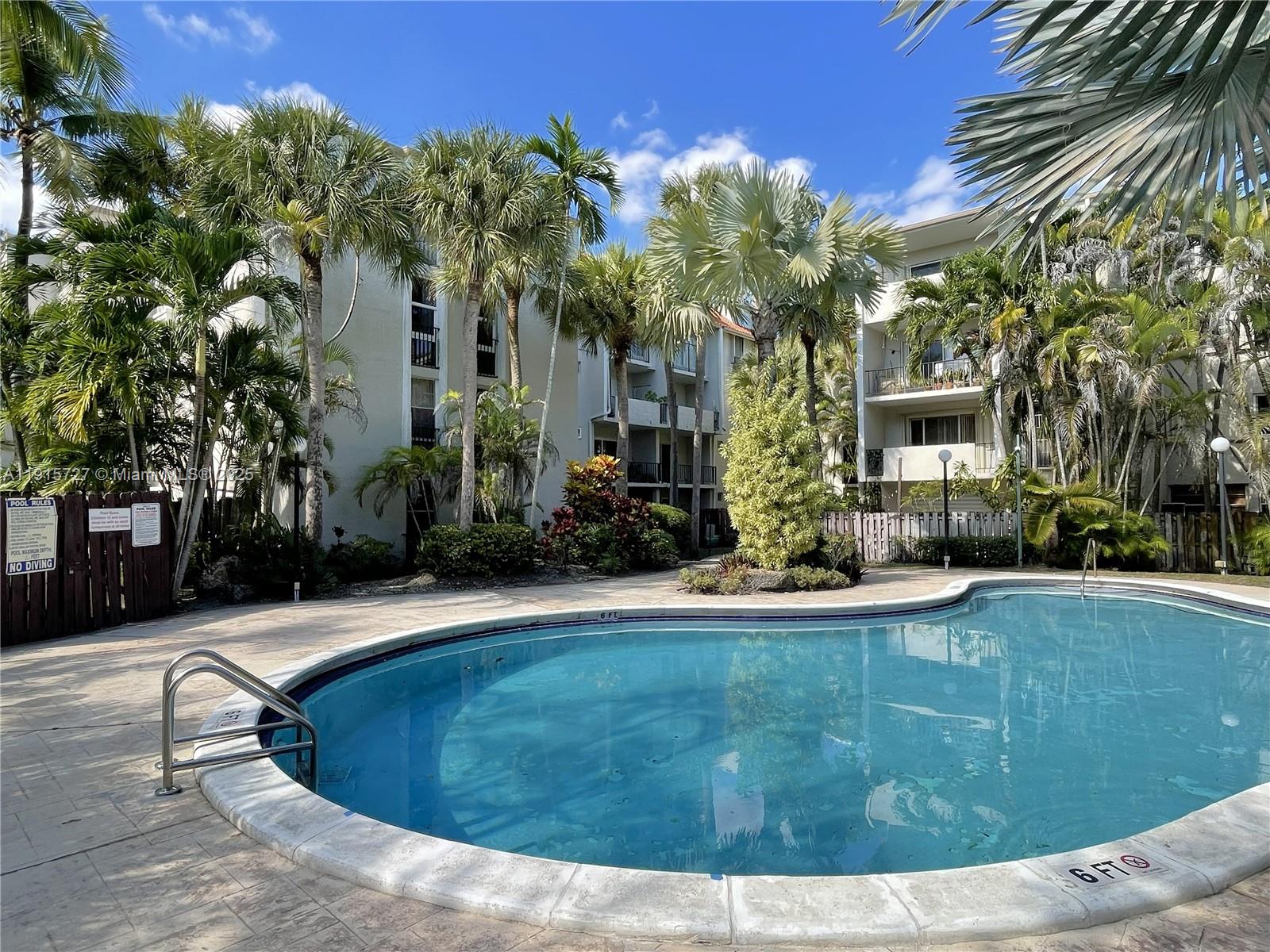 DADELAND GROVE CONDO - Residential