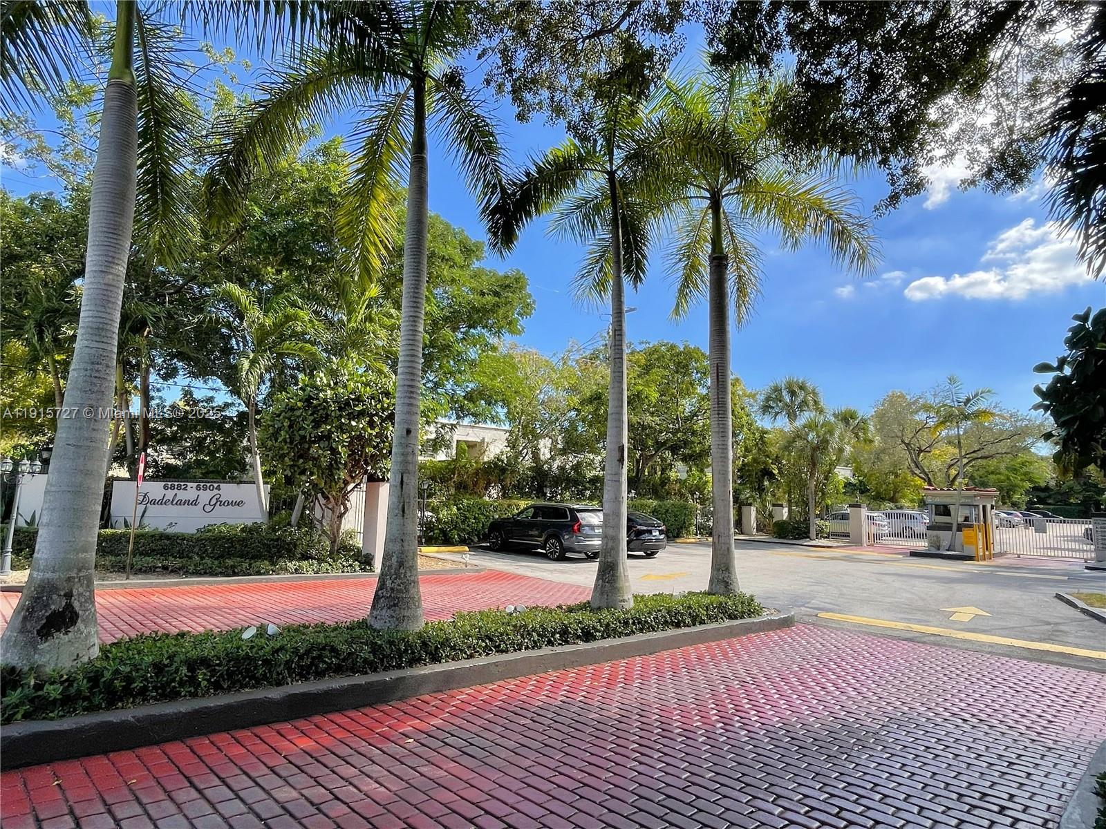 DADELAND GROVE CONDO - Residential