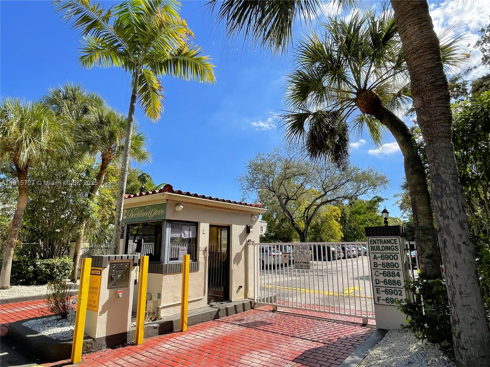 DADELAND GROVE CONDO - Residential