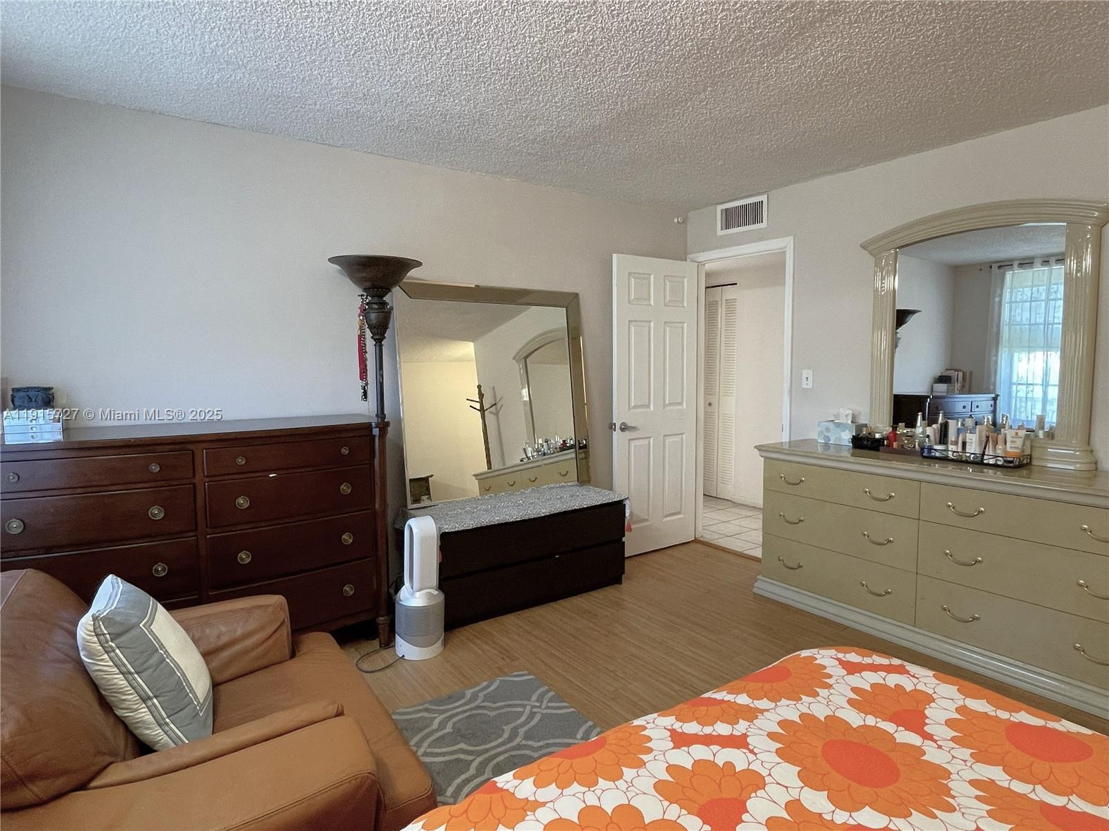 DADELAND GROVE CONDO - Residential