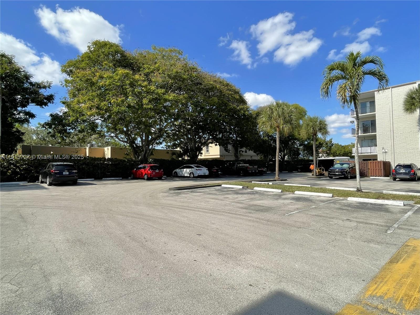 DADELAND GROVE CONDO - Residential