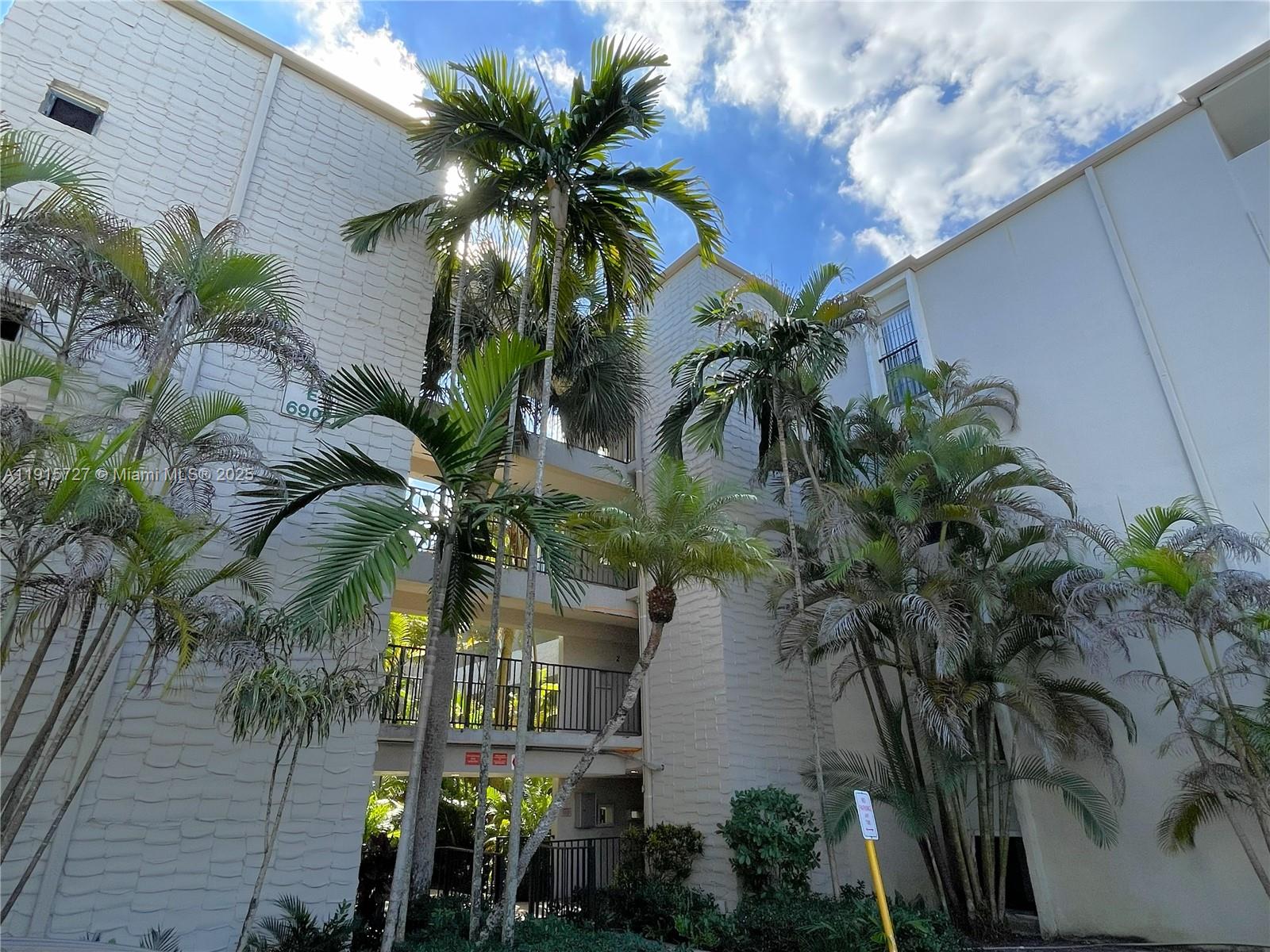 DADELAND GROVE CONDO - Residential
