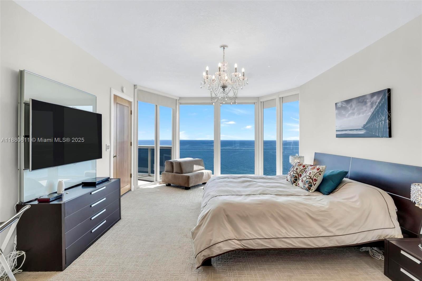 THE PINNACLE CONDO - Residential