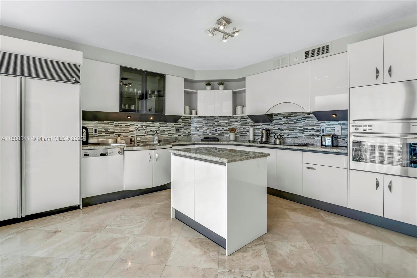 THE PINNACLE CONDO - Residential