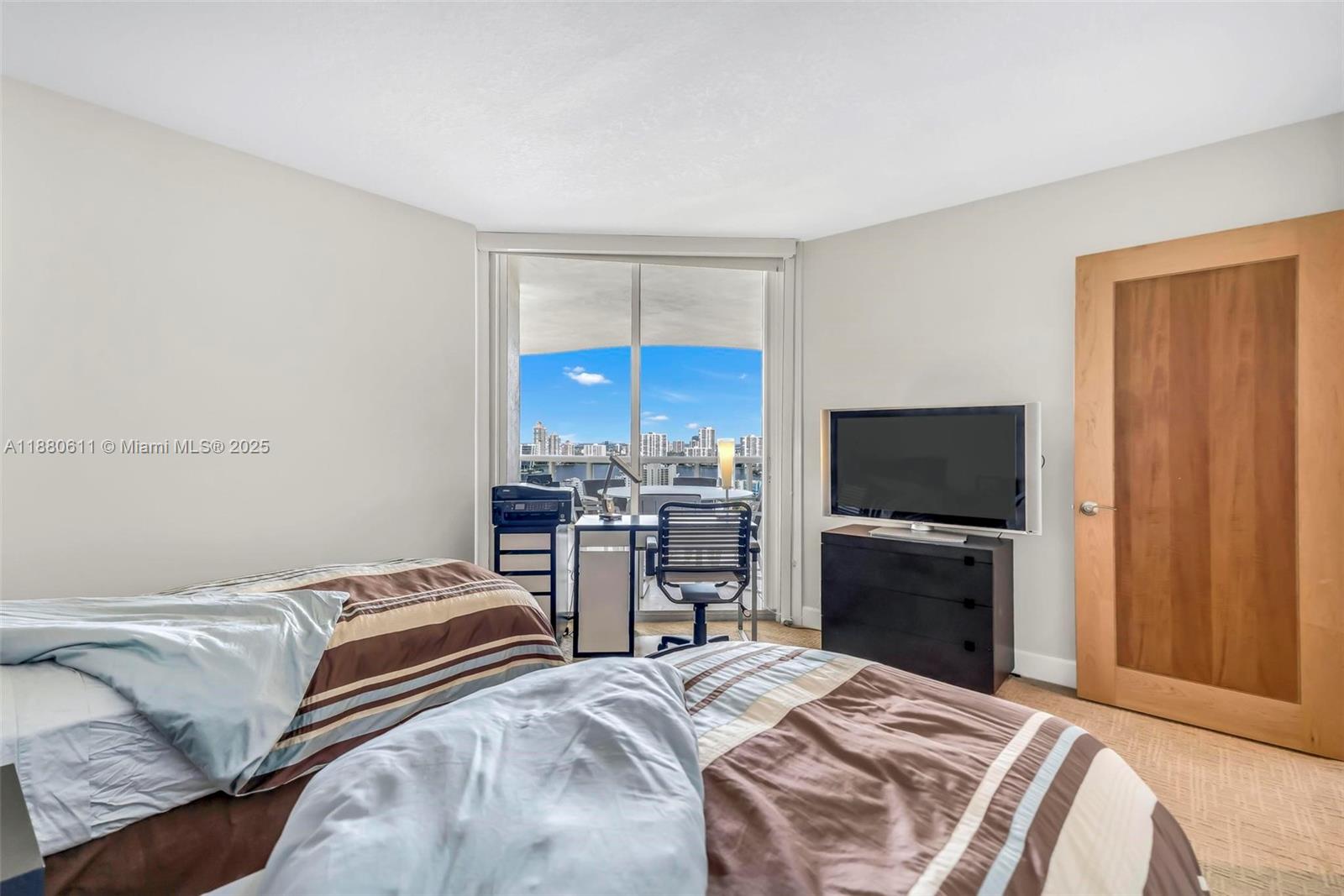 THE PINNACLE CONDO - Residential