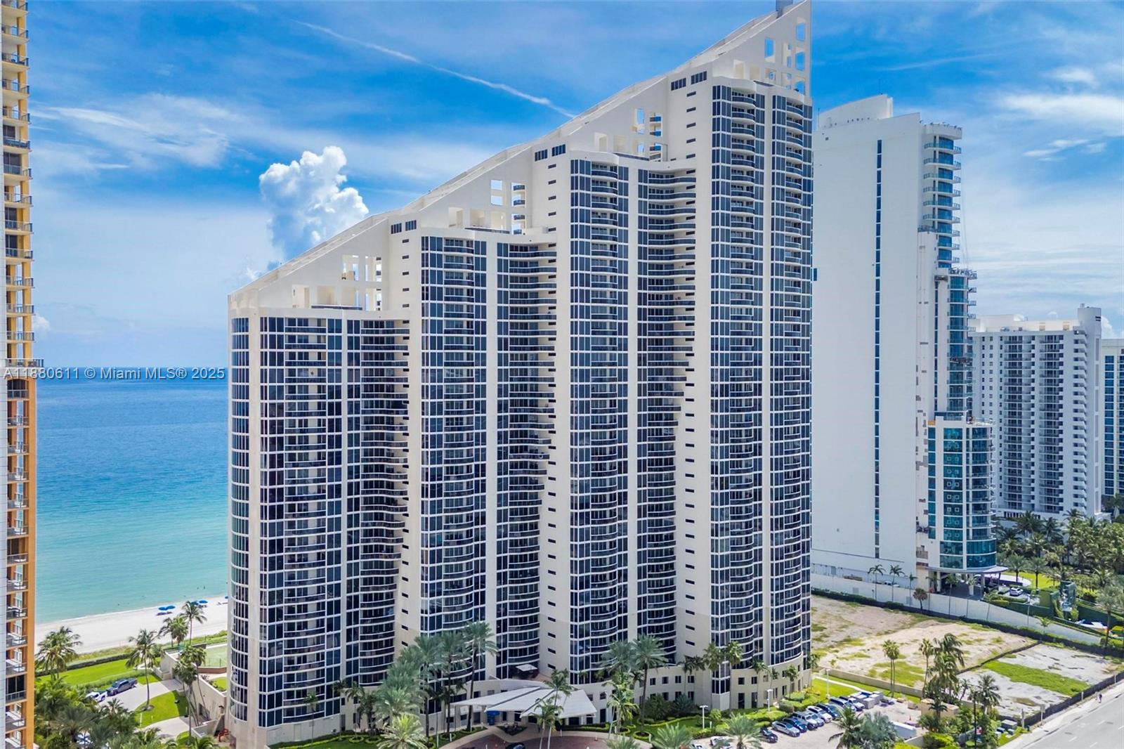 THE PINNACLE CONDO - Residential