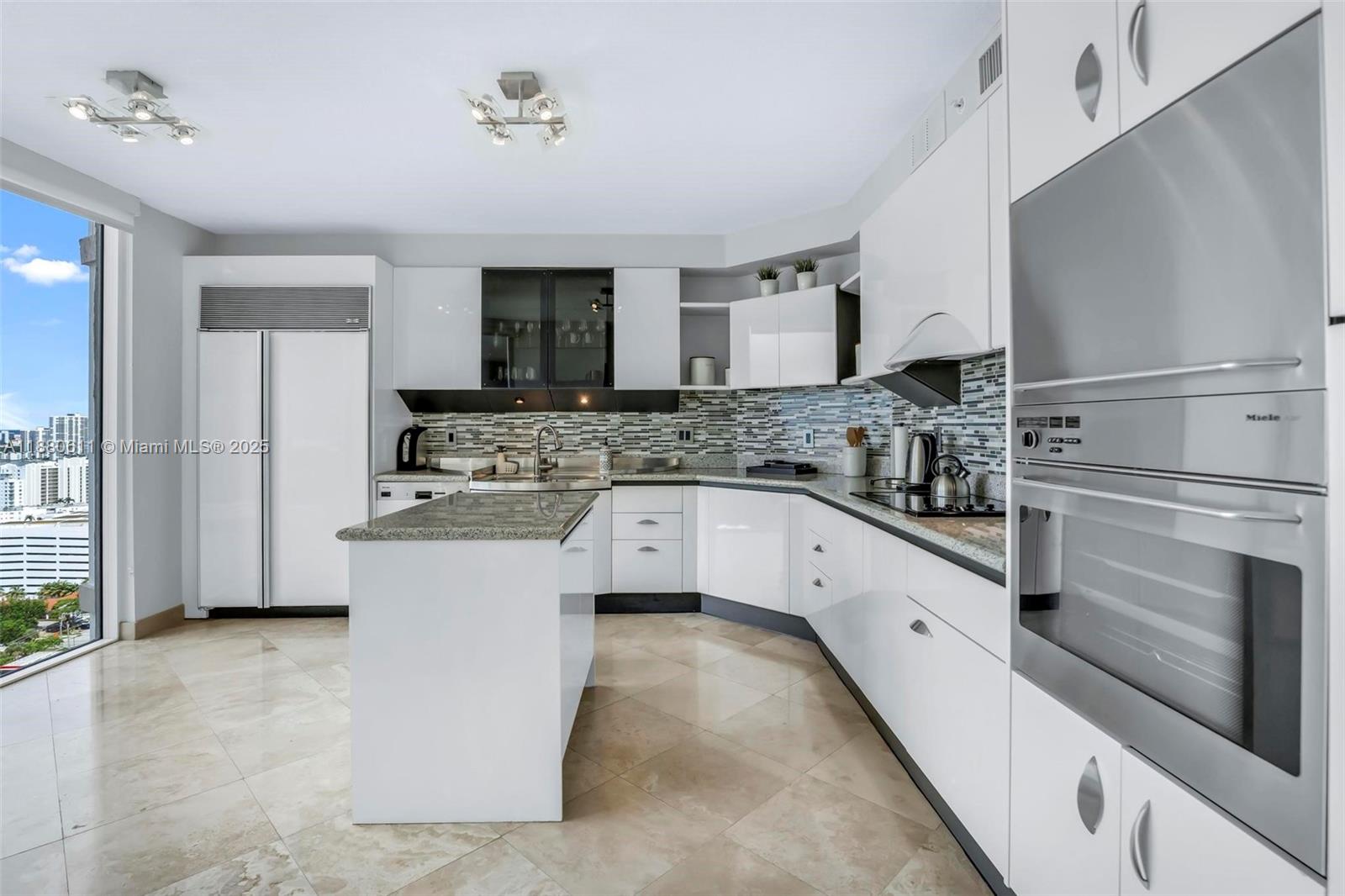 THE PINNACLE CONDO - Residential