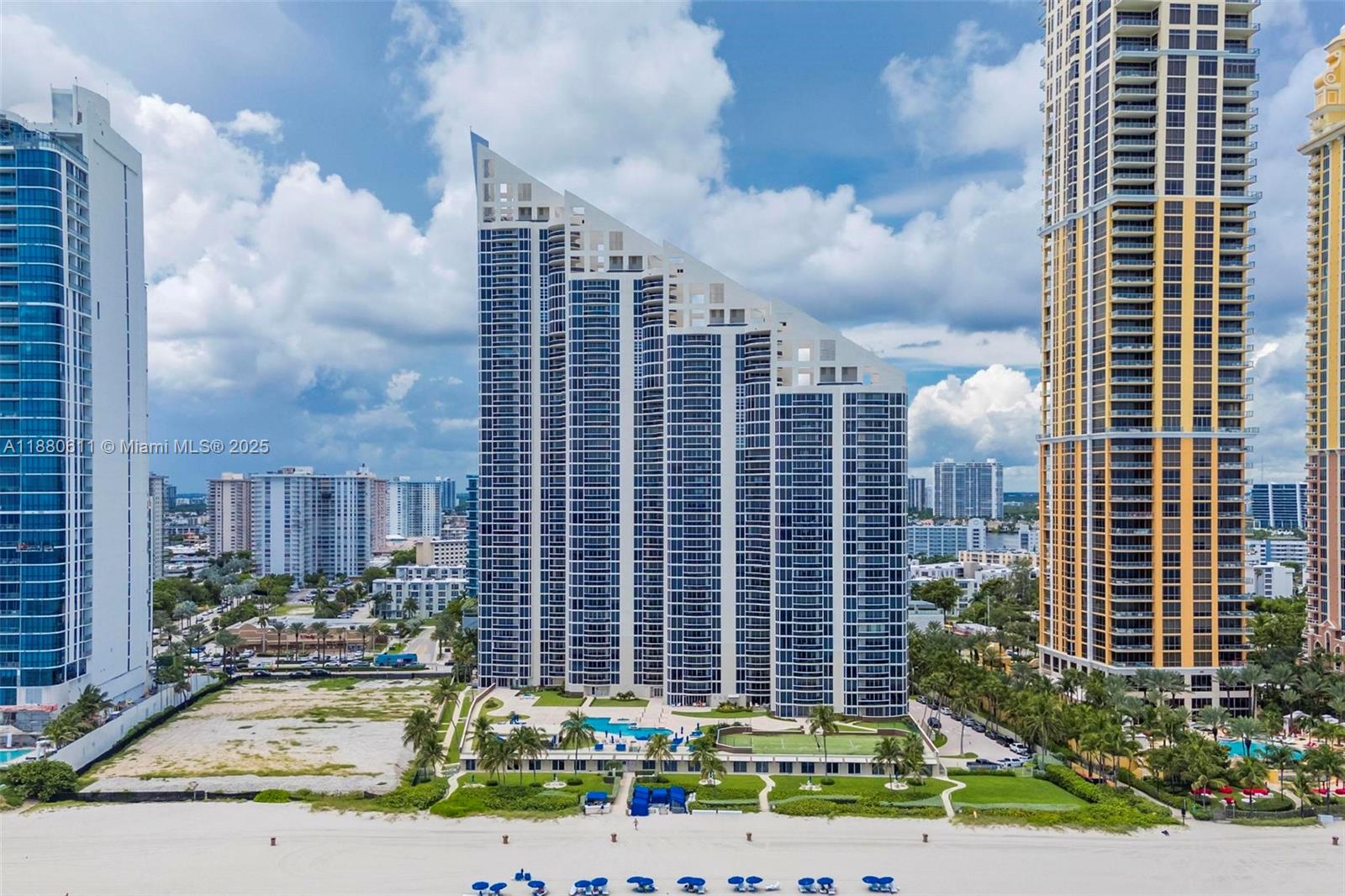 THE PINNACLE CONDO - Residential