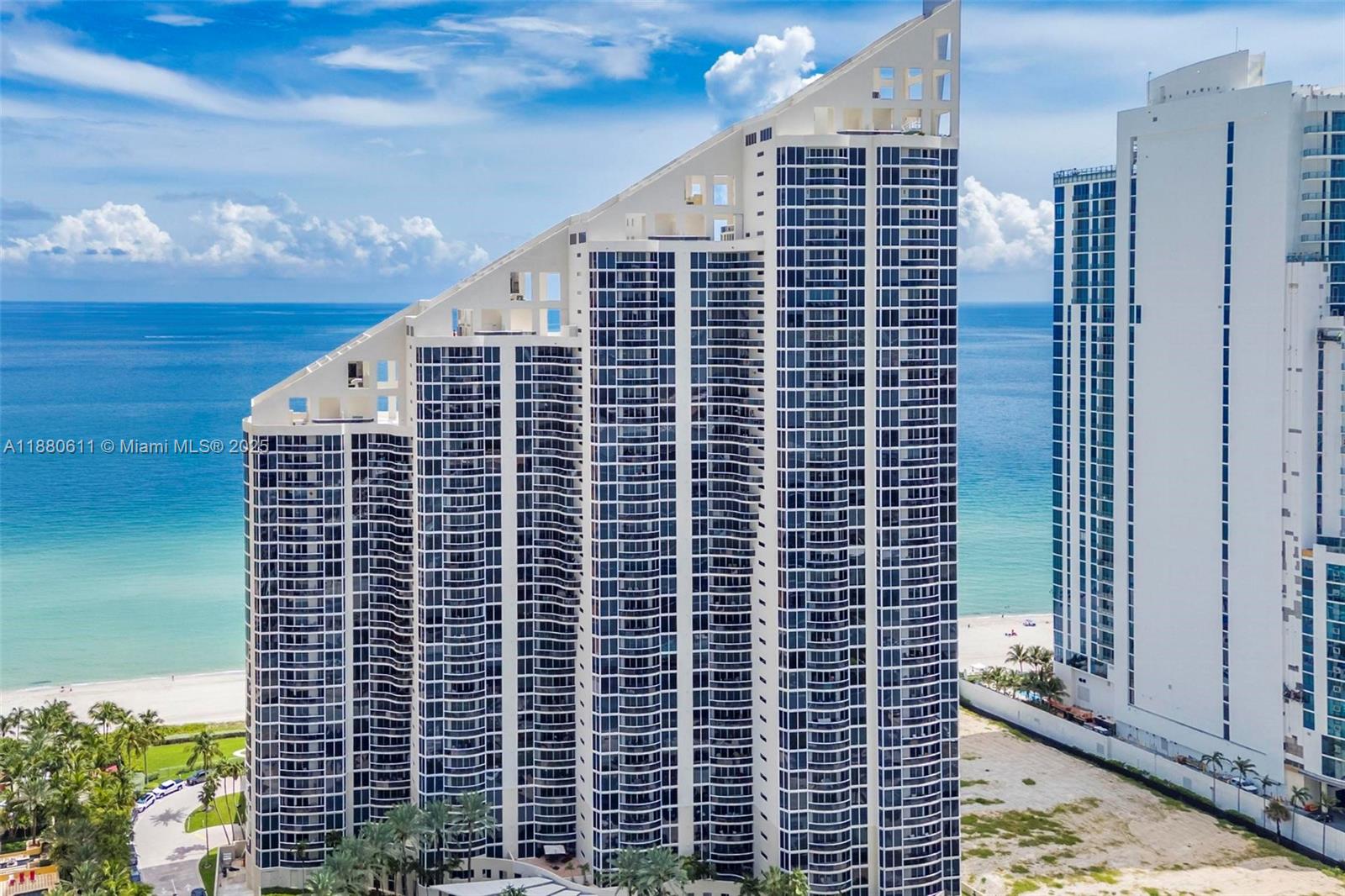 THE PINNACLE CONDO - Residential