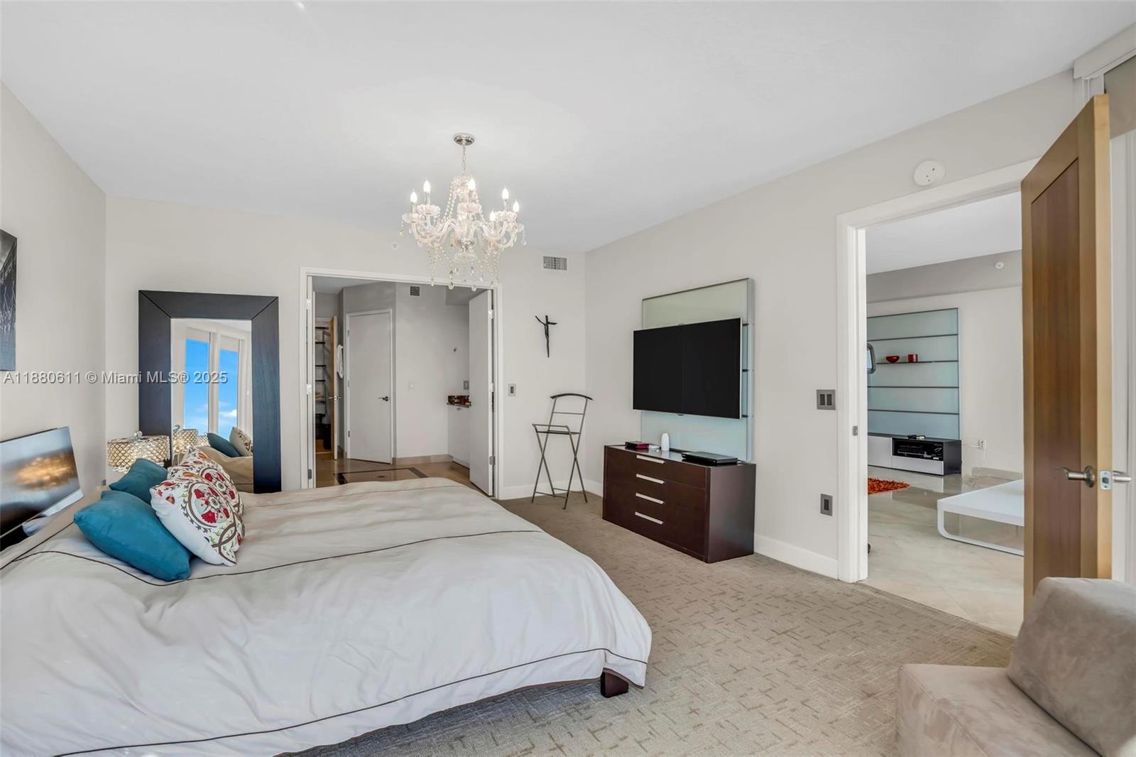 THE PINNACLE CONDO - Residential