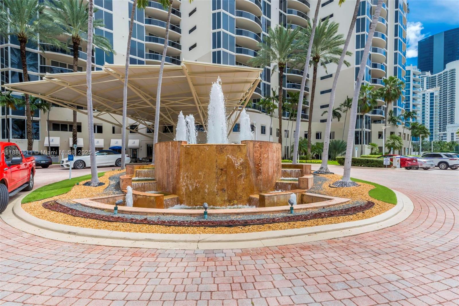THE PINNACLE CONDO - Residential