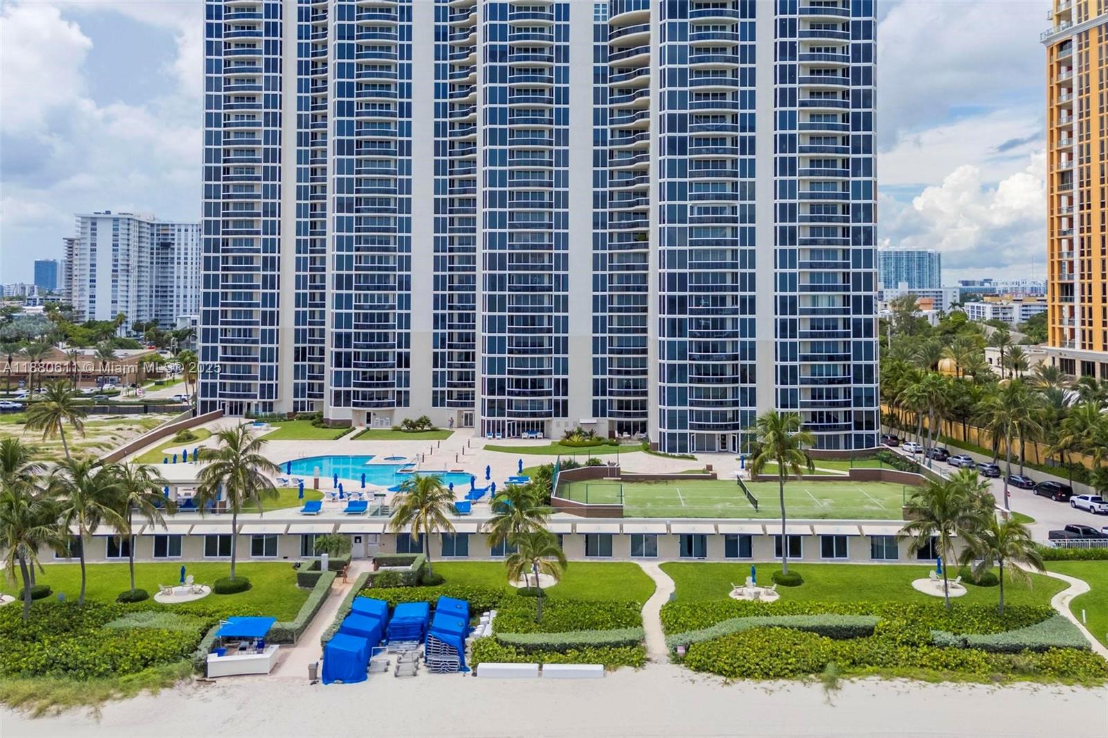 THE PINNACLE CONDO - Residential