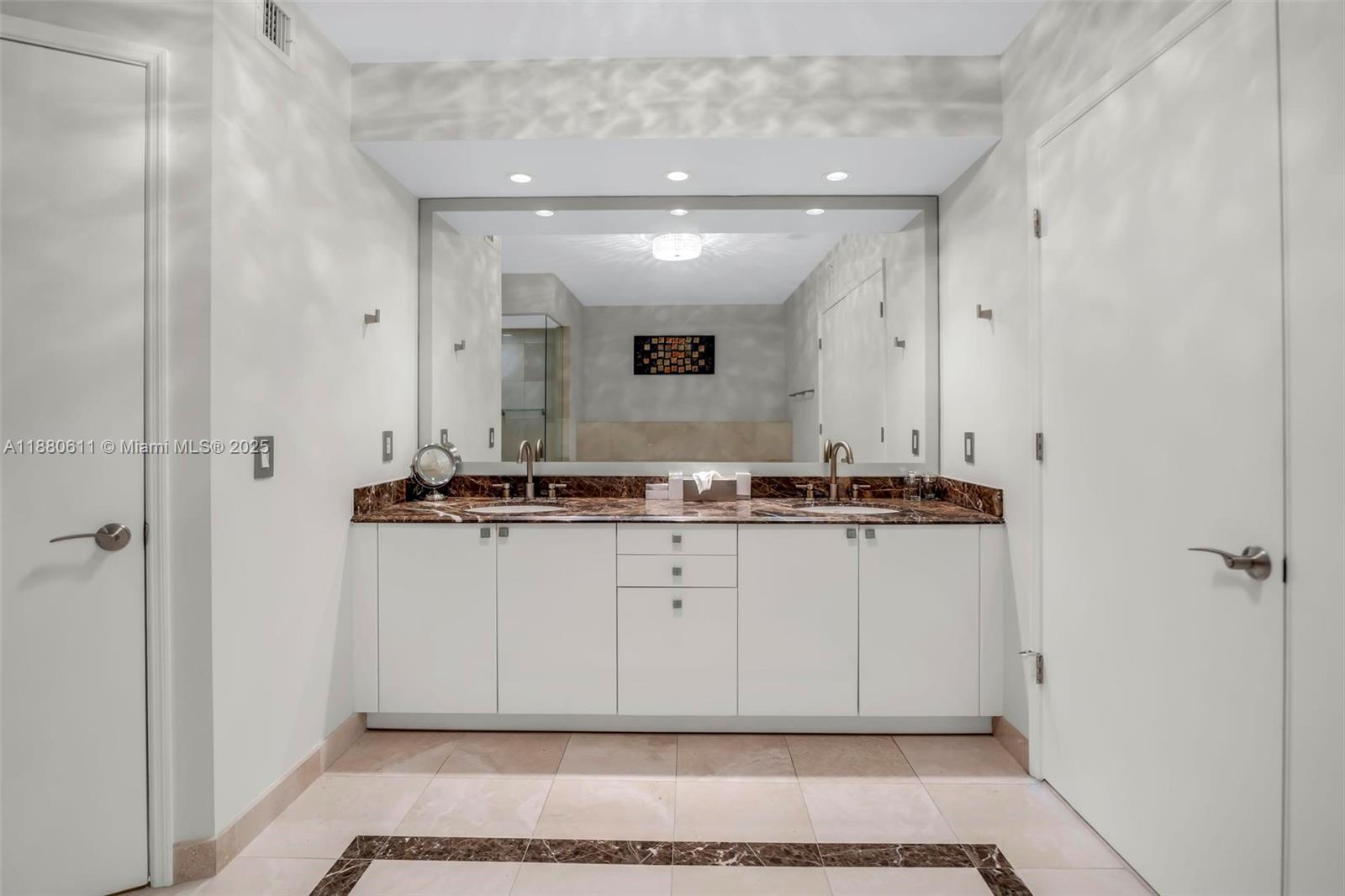THE PINNACLE CONDO - Residential