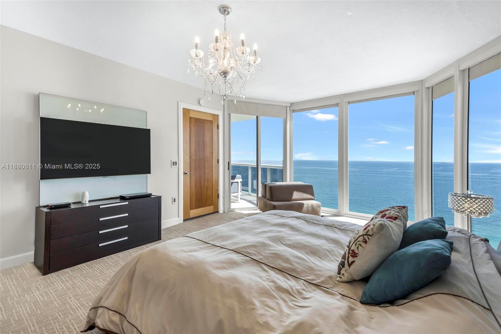 THE PINNACLE CONDO - Residential