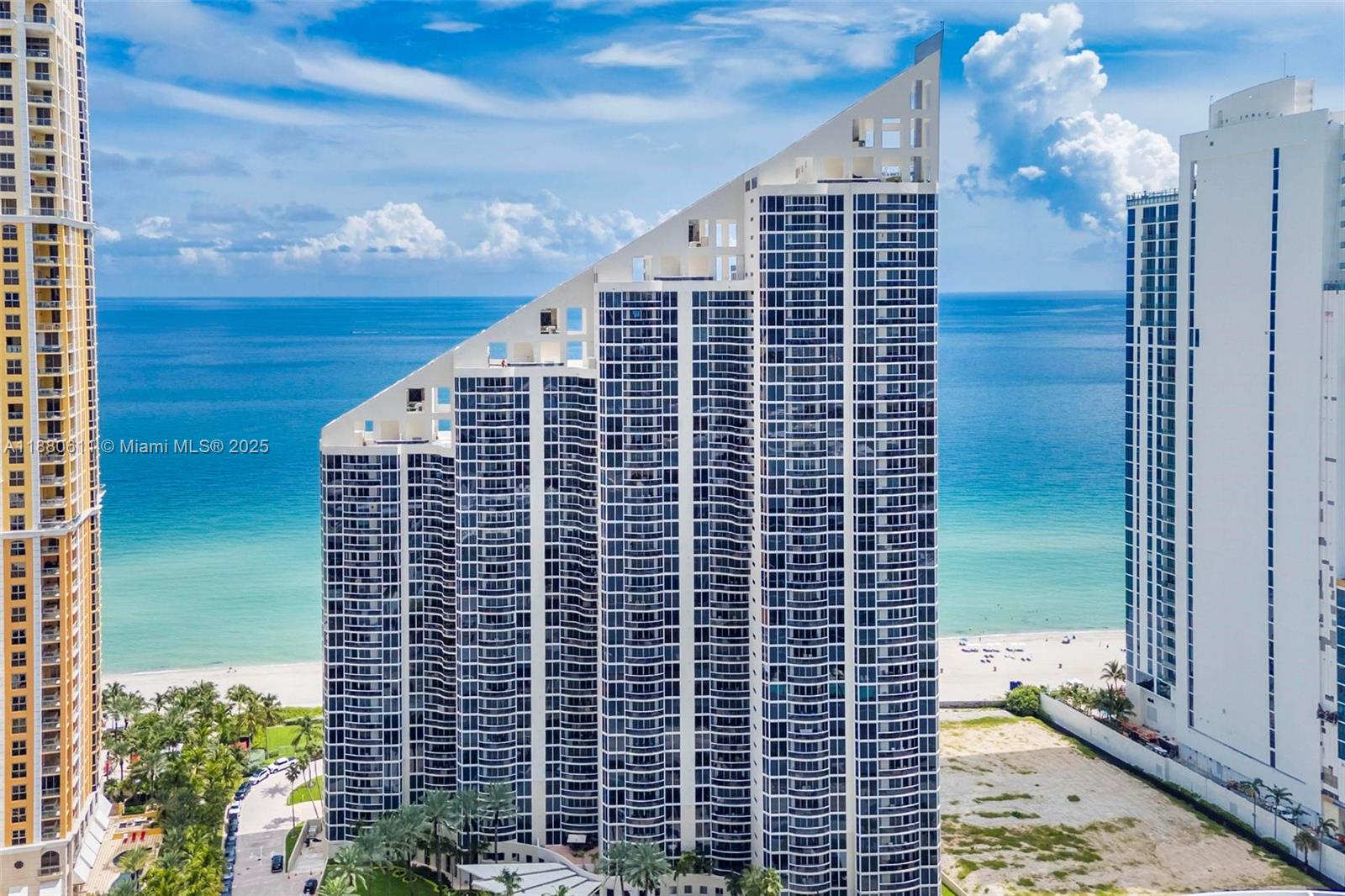 THE PINNACLE CONDO - Residential