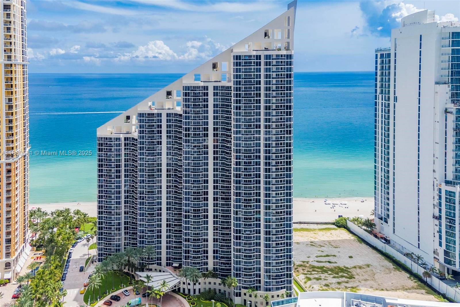 THE PINNACLE CONDO - Residential