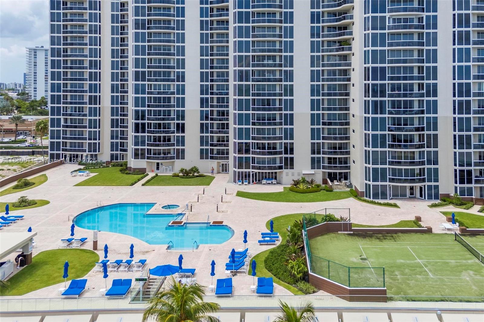 THE PINNACLE CONDO - Residential