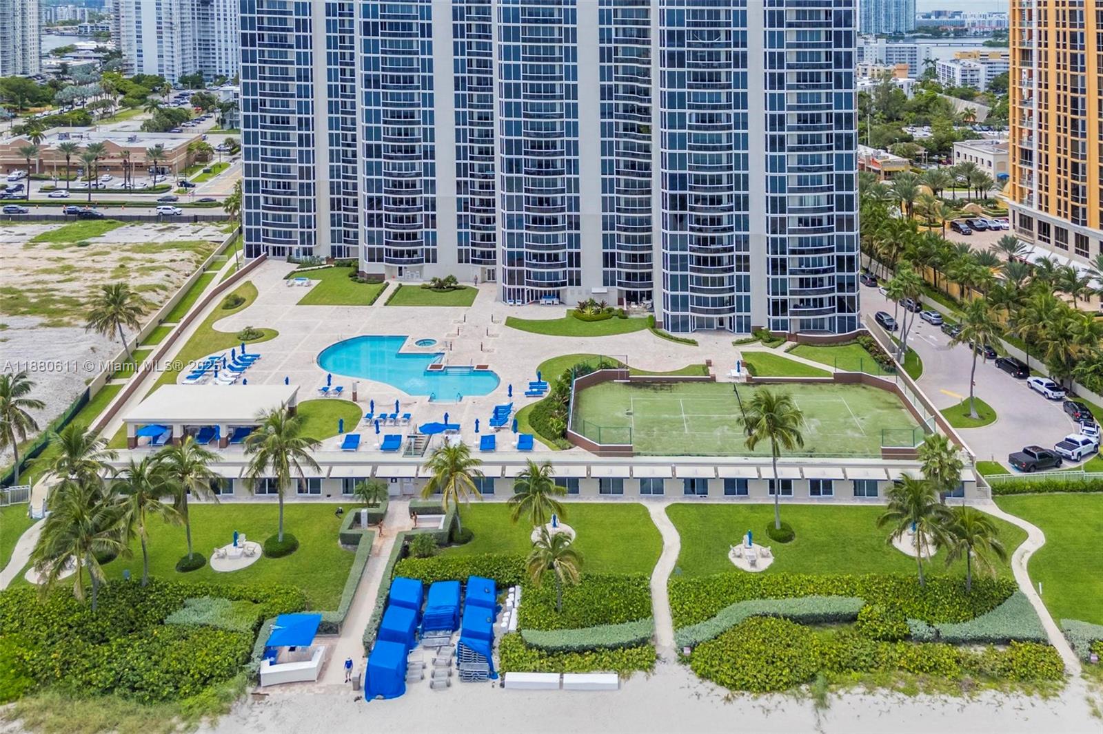 THE PINNACLE CONDO - Residential