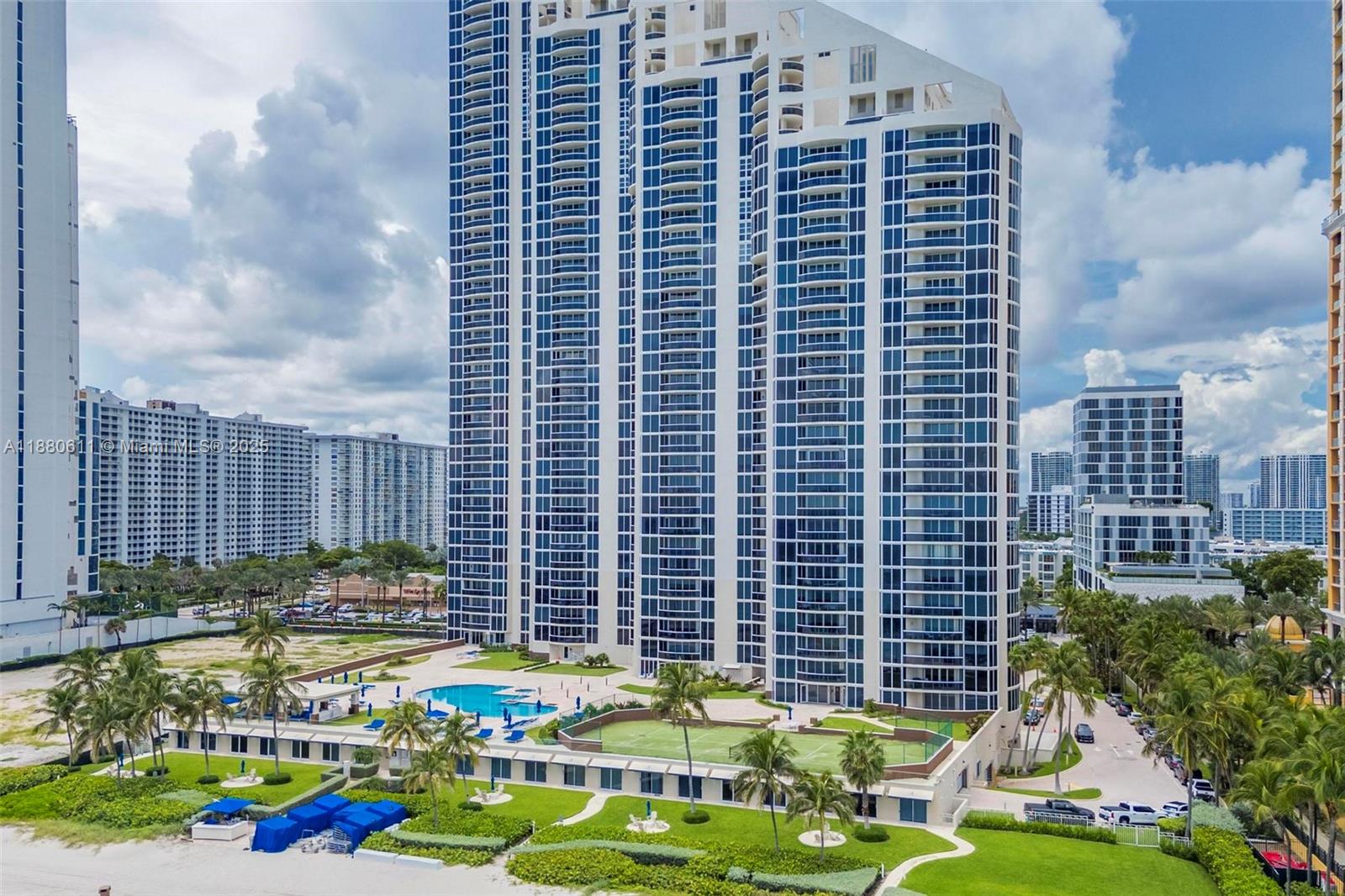 THE PINNACLE CONDO - Residential