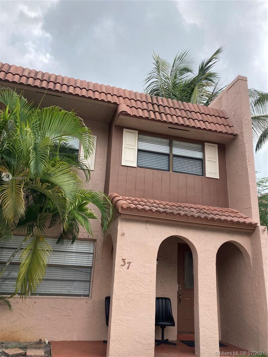 Huge 3 Bedrooms, 2 1/2 Bathroom Townhouse in centrally located Davie, Quiet Community, Conveniently located in the Nova Southeastern University area.  Updated kitchen and bathroom.  Enclosed patio for larger living space.  A larger unit with plenty of potential.  Washer Dryer.  Community offers Pool, Play area, Club House.