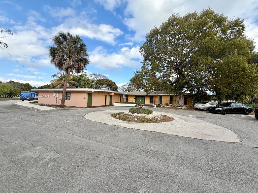 Photo of 4537 W Broward Blvd, Plantation, FL 33317 (MLS # A11985627)