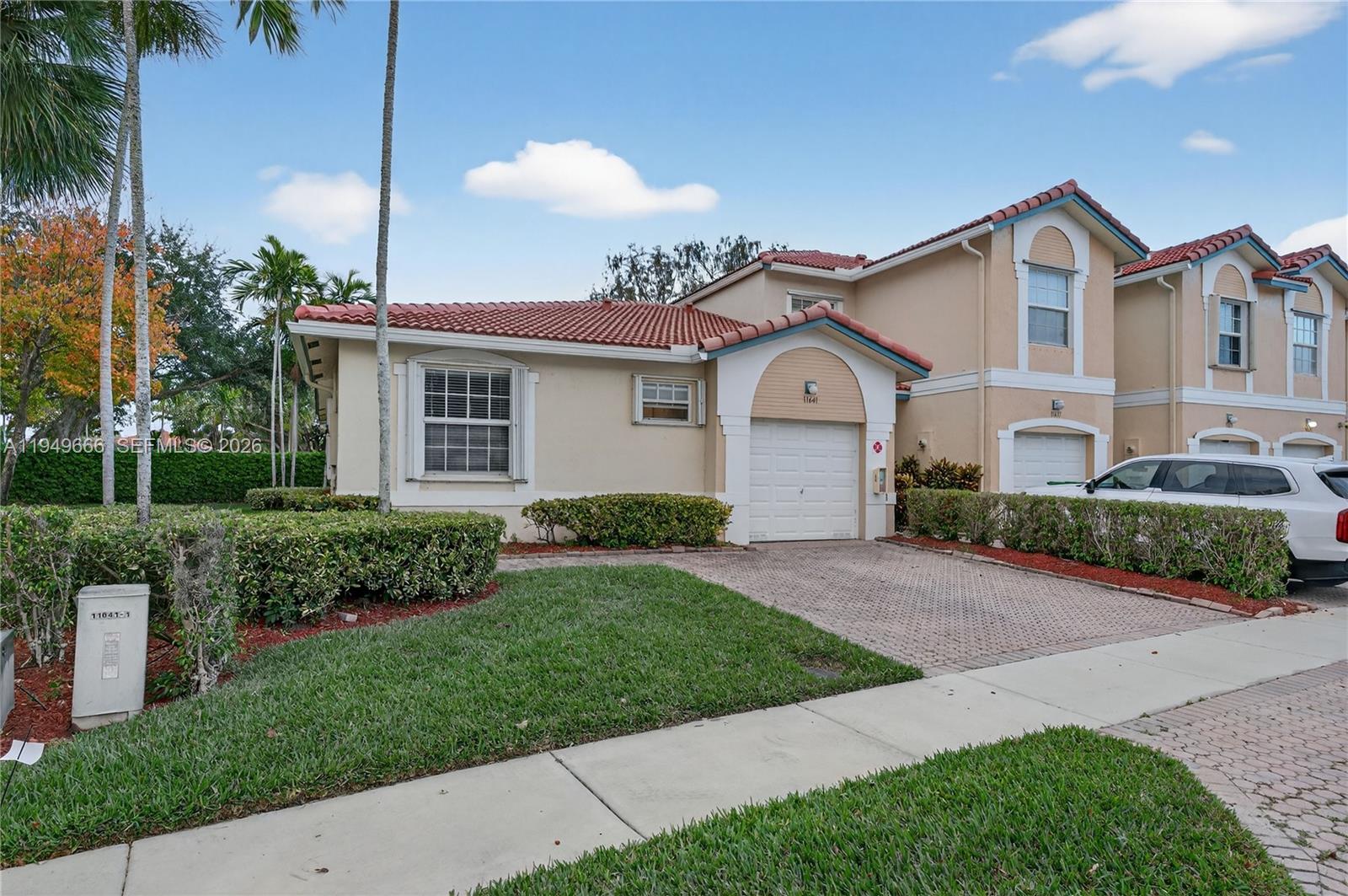 11641 NW 47th Dr, Coral Springs, FL, 33076/$399,000 1 11641 NW 47th Dr