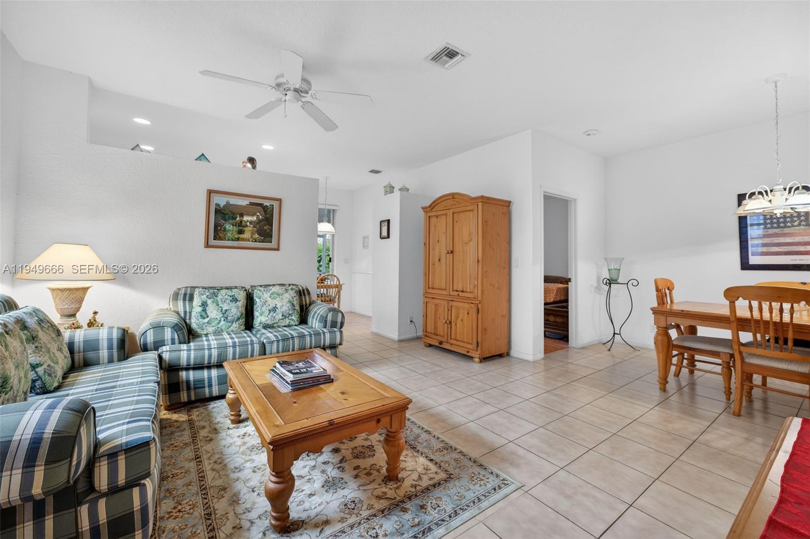 11641 NW 47th Dr, Coral Springs, FL, 33076/$399,000 2 11641 NW 47th Dr