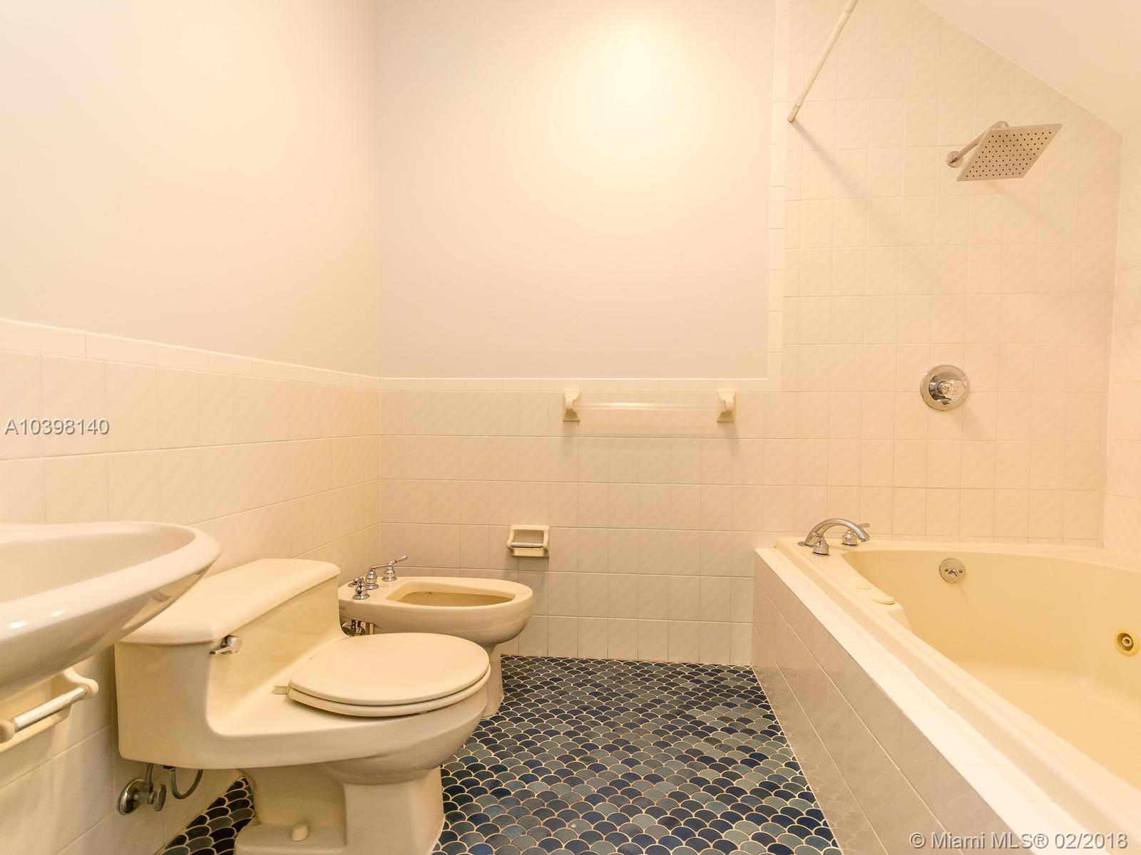 SHORES LINDGREN FIRST ADD - Residential