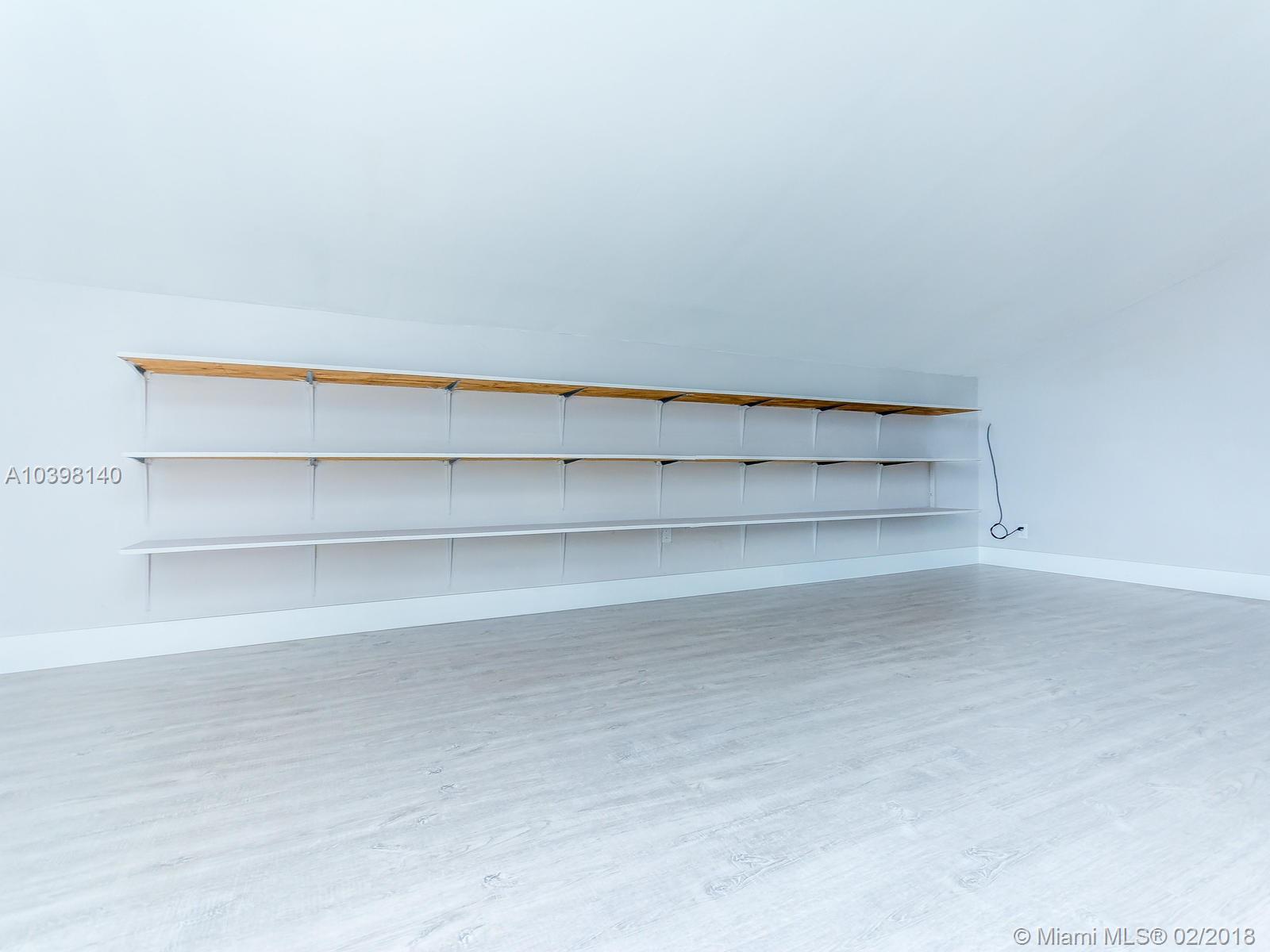 SHORES LINDGREN FIRST ADD - Residential