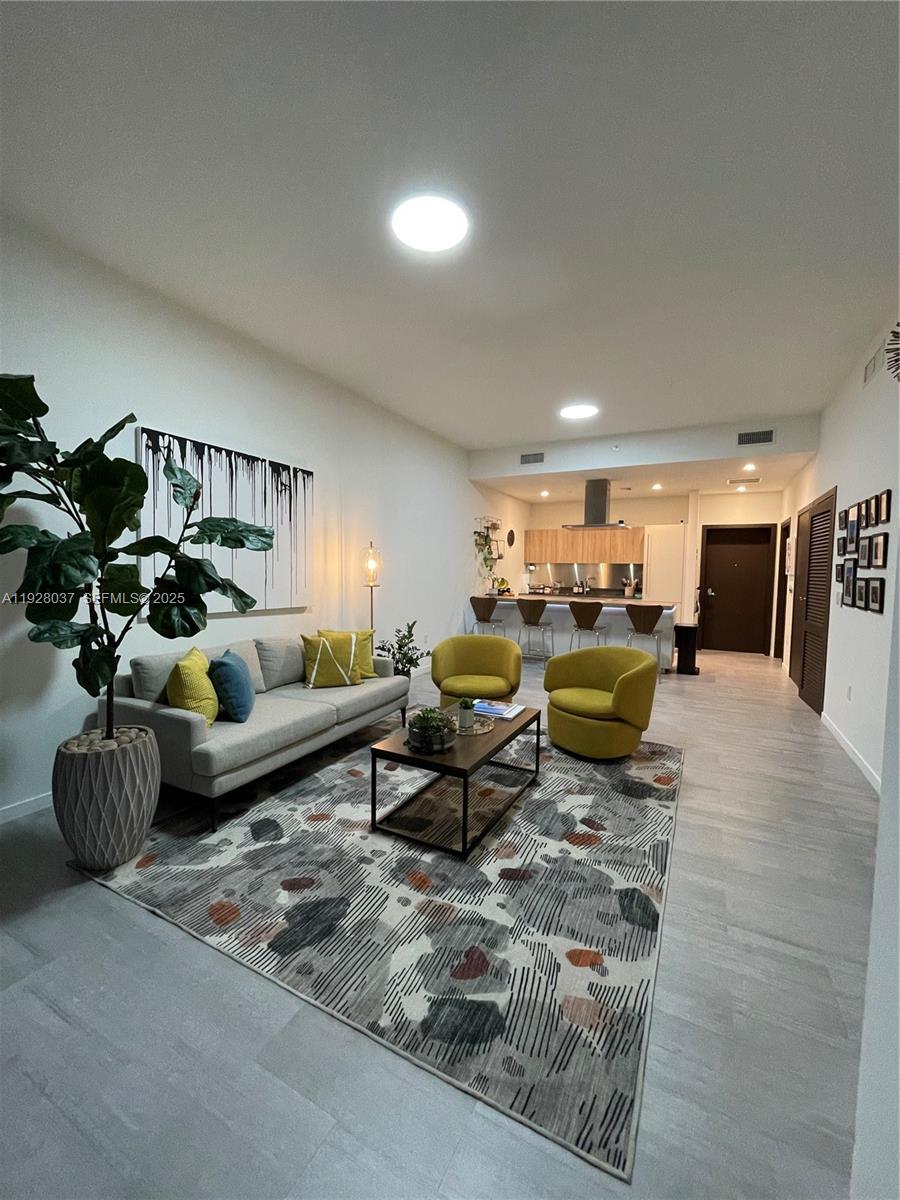 1000 Brickell Plz 1811