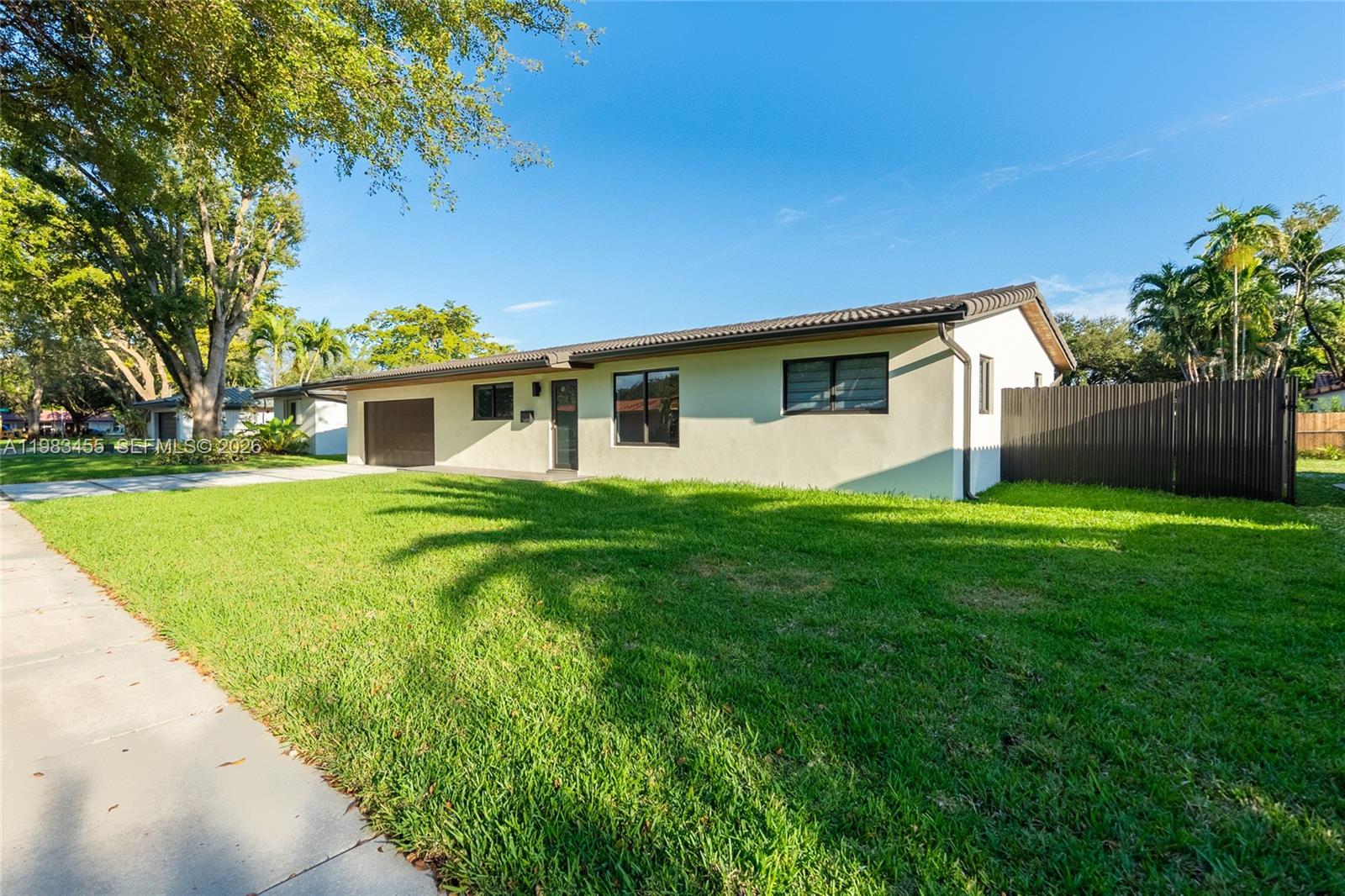 MIAMI LAKES SEC 4 - Residential