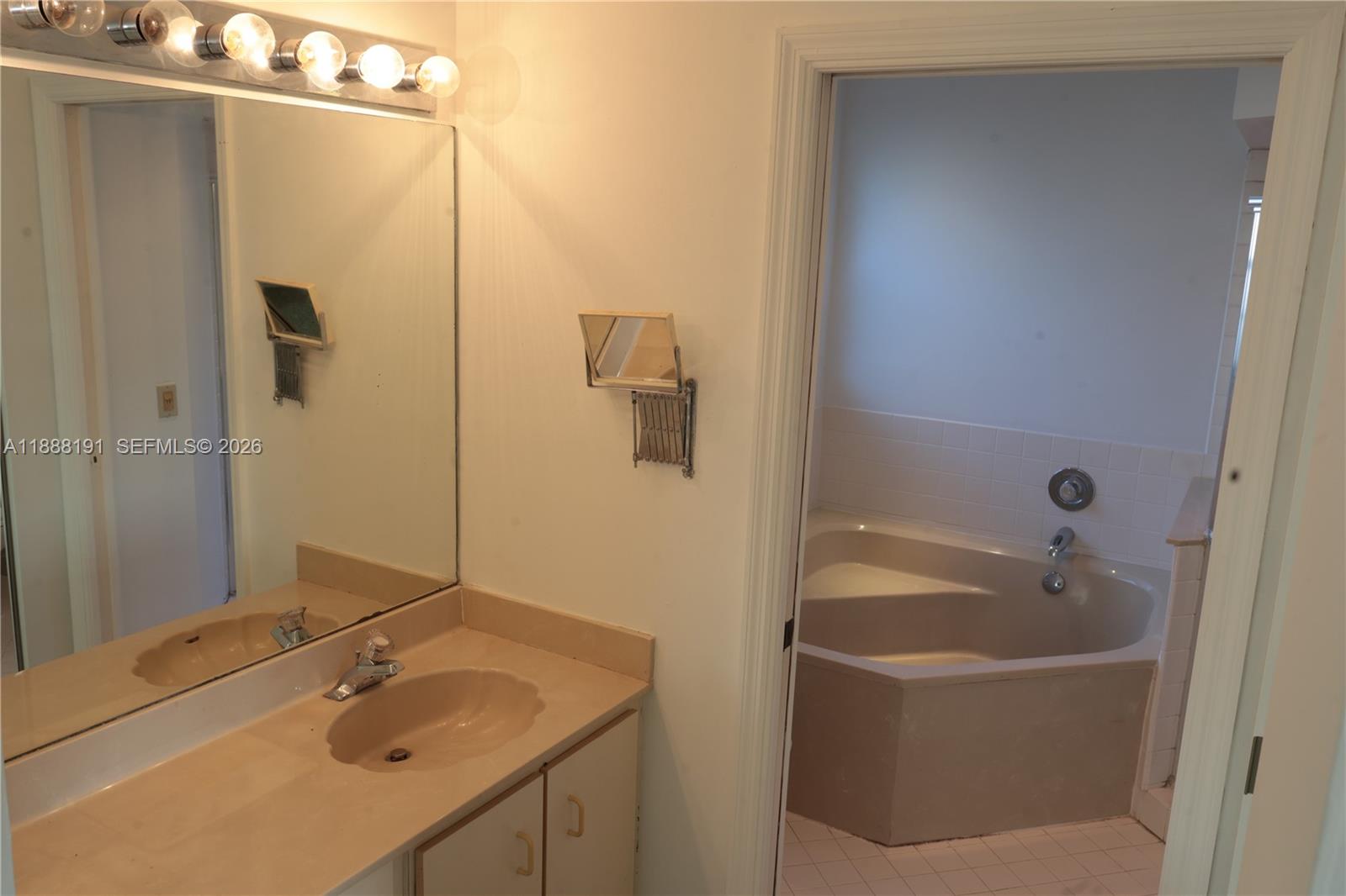 VIZCAYA AT THE HAMMOCKS 1 - Residential