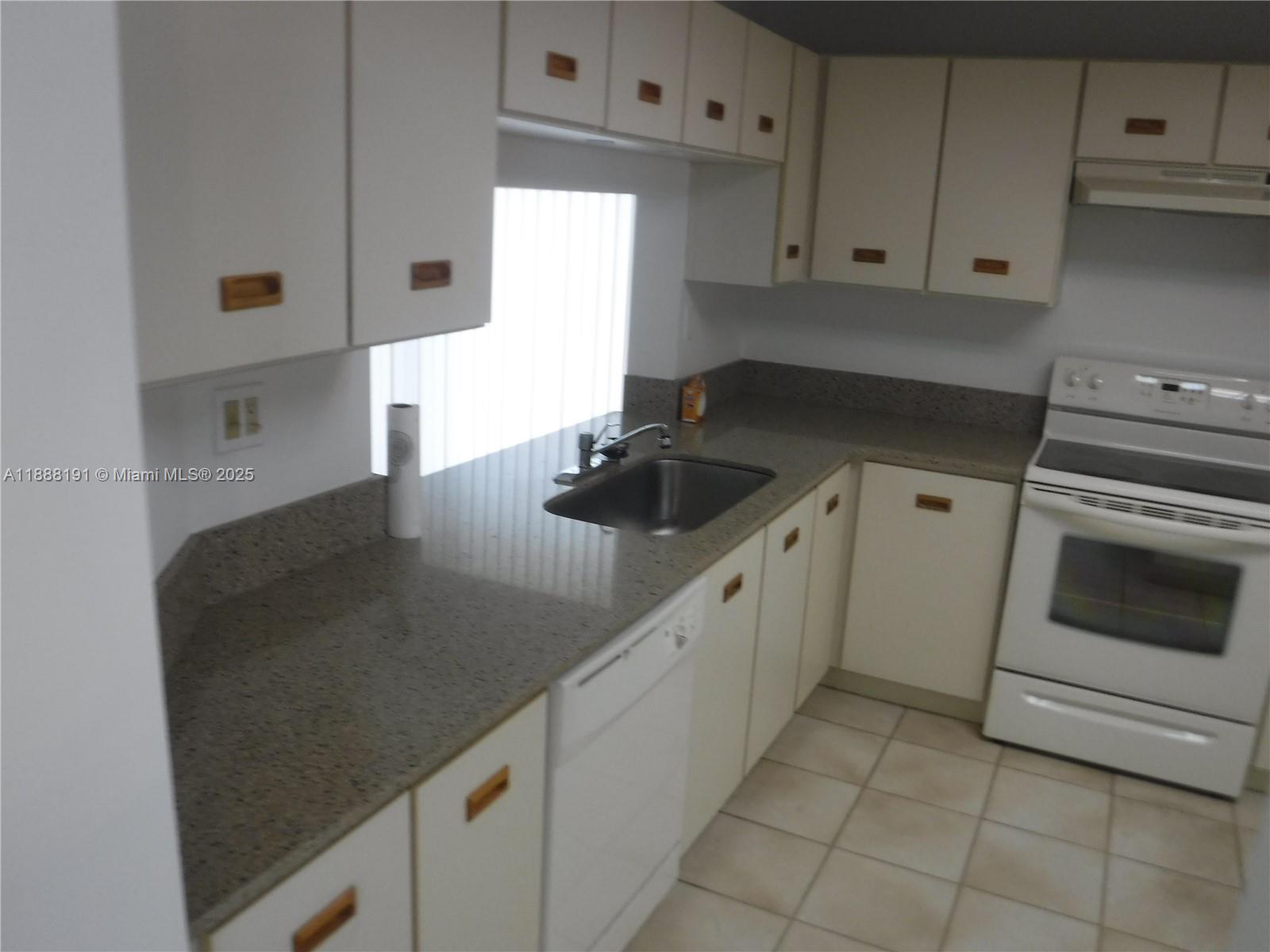 VIZCAYA AT THE HAMMOCKS 1 - Residential