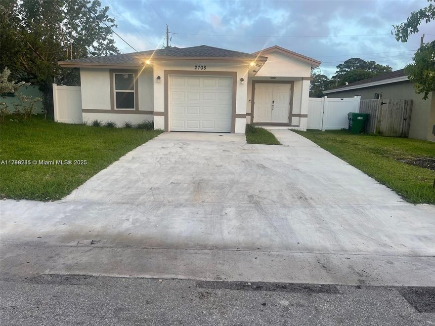 Amazing 3 Bedroom, 2 Bathroom house. This home features a smart home app. No association fees.
Send complete offers with pre-approval letter and proof of found to glendalirarealtor@gmail.com
Buyer’s Agents must be present with their Buyer(s) at all showings, inspections. Buyer's  Agent responsible for verifying all information.