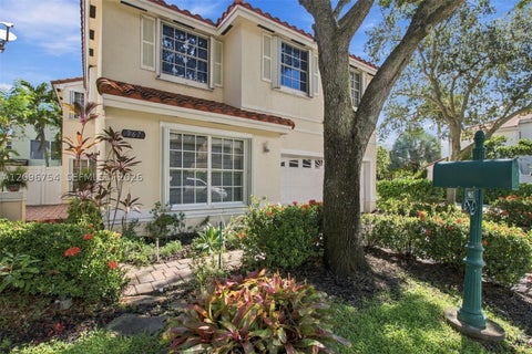Photo of 967 Azure Ln, Weston, FL 33326 (MLS # A12096754)