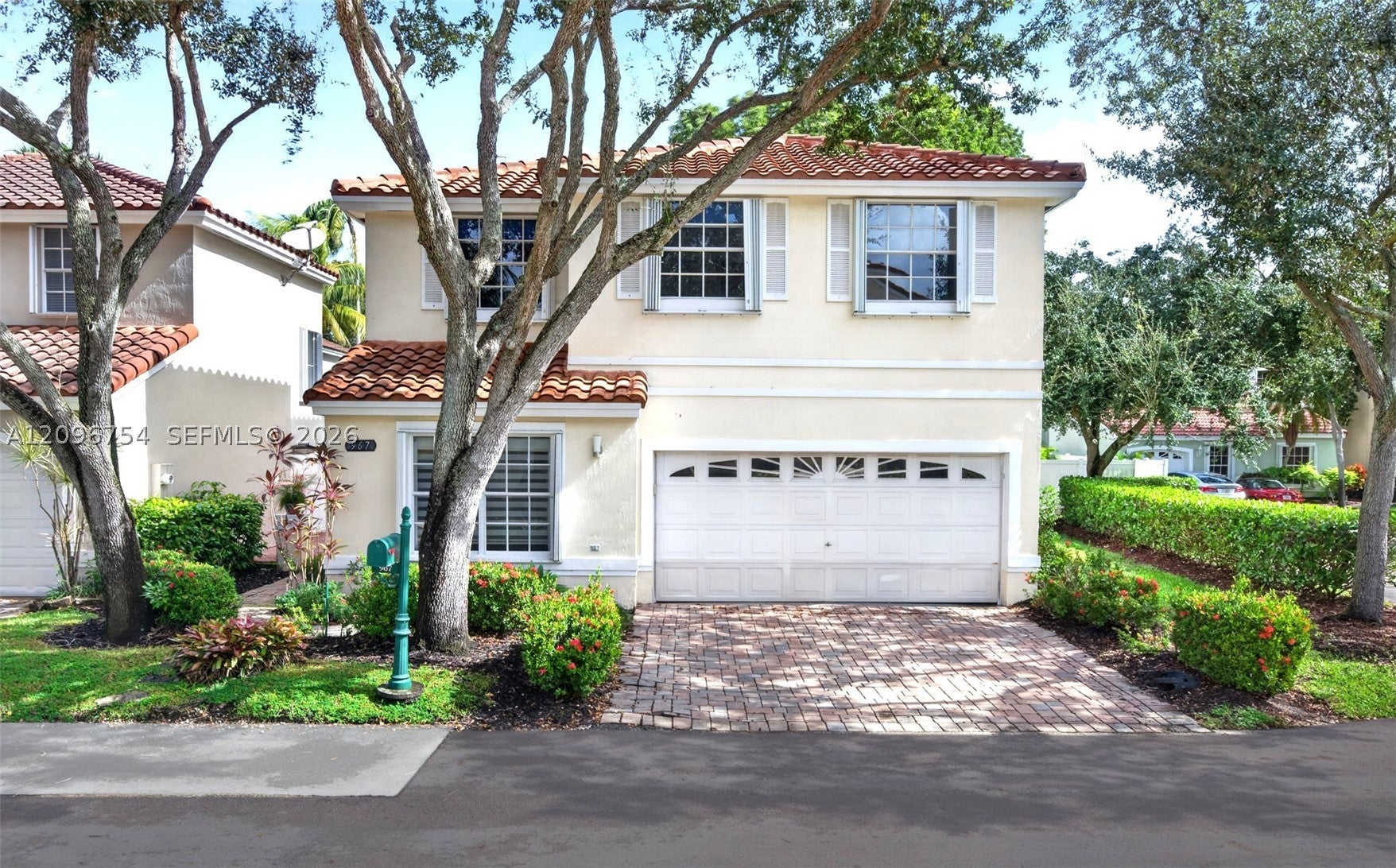 967 Azure Ln