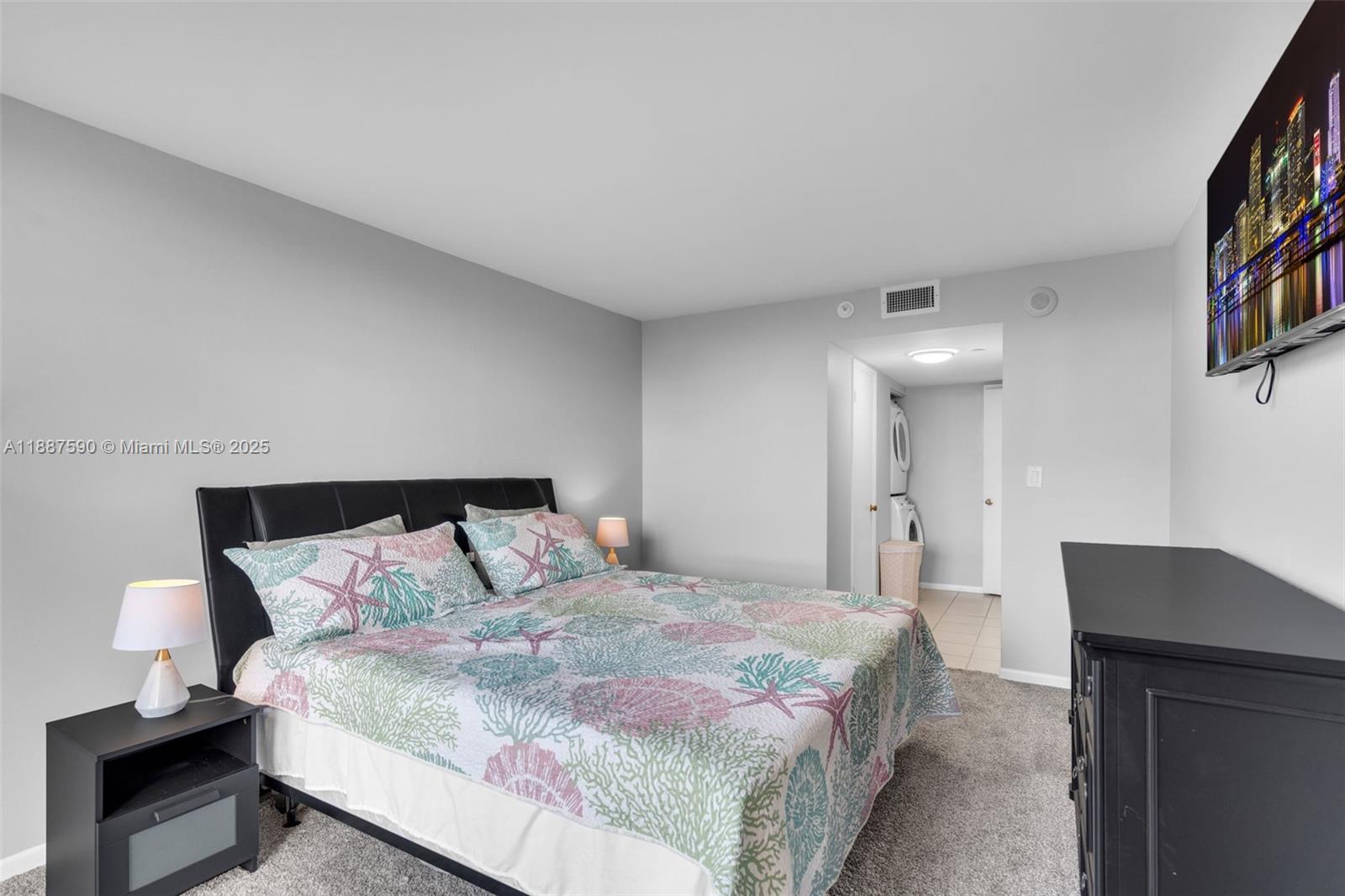 TOWERS OF QUAYSIDE CONDO - Residential