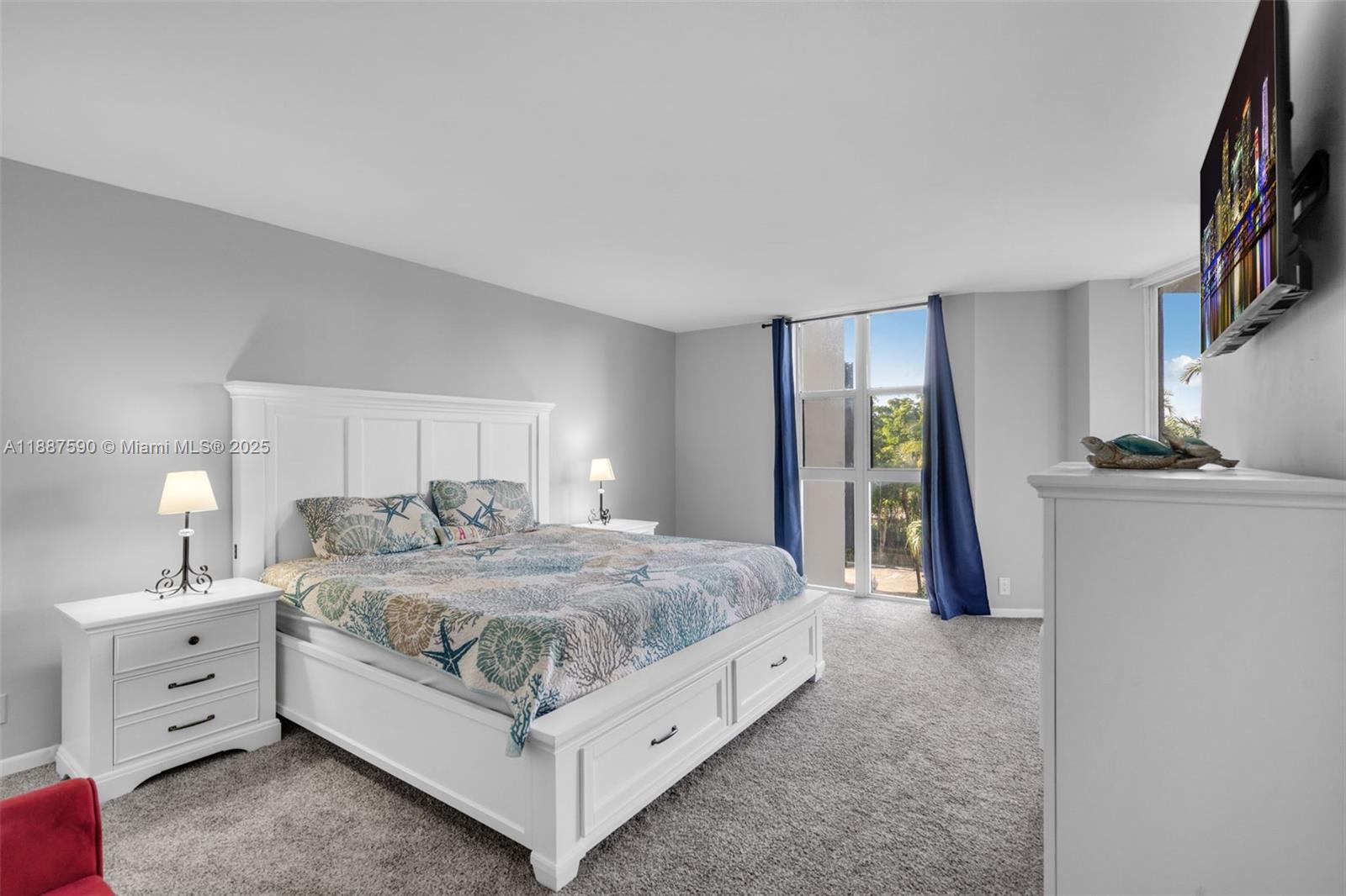 TOWERS OF QUAYSIDE CONDO - Residential