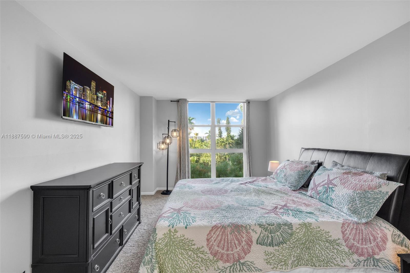 TOWERS OF QUAYSIDE CONDO - Residential