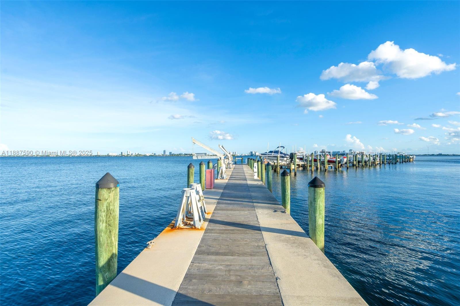 TOWERS OF QUAYSIDE CONDO - Residential