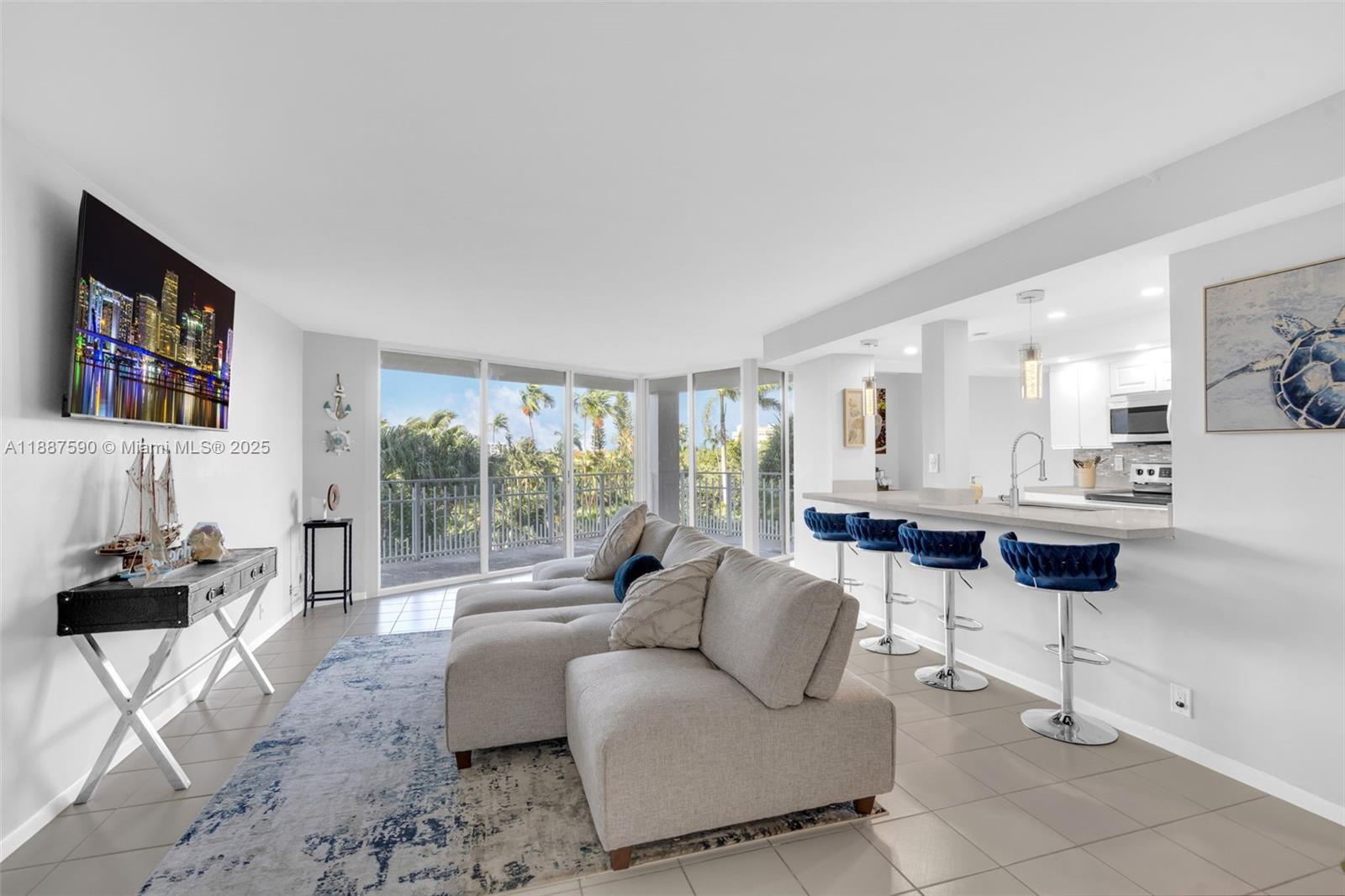 TOWERS OF QUAYSIDE CONDO - Residential