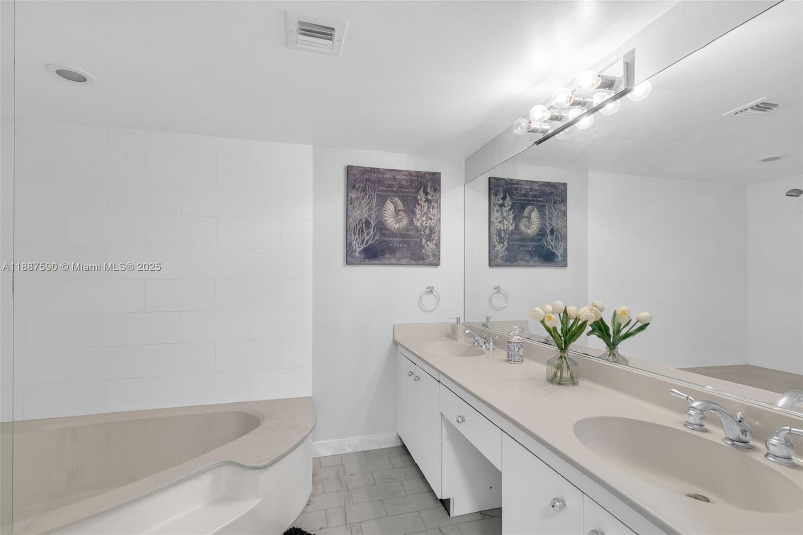 TOWERS OF QUAYSIDE CONDO - Residential