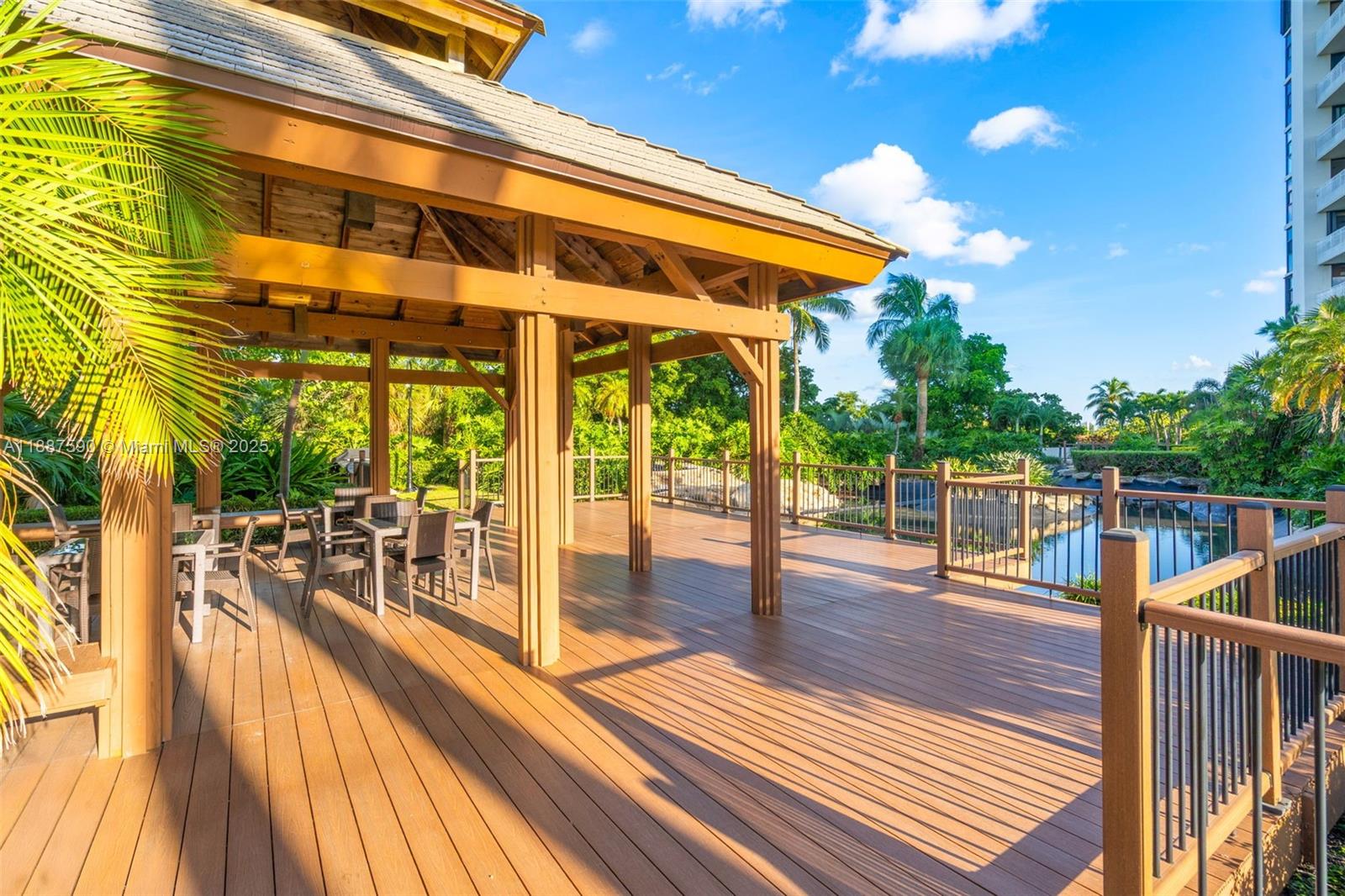 TOWERS OF QUAYSIDE CONDO - Residential