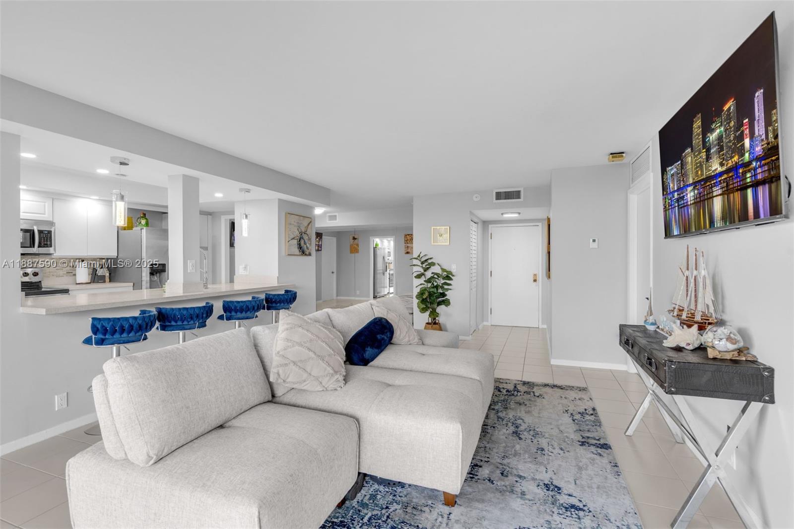 TOWERS OF QUAYSIDE CONDO - Residential