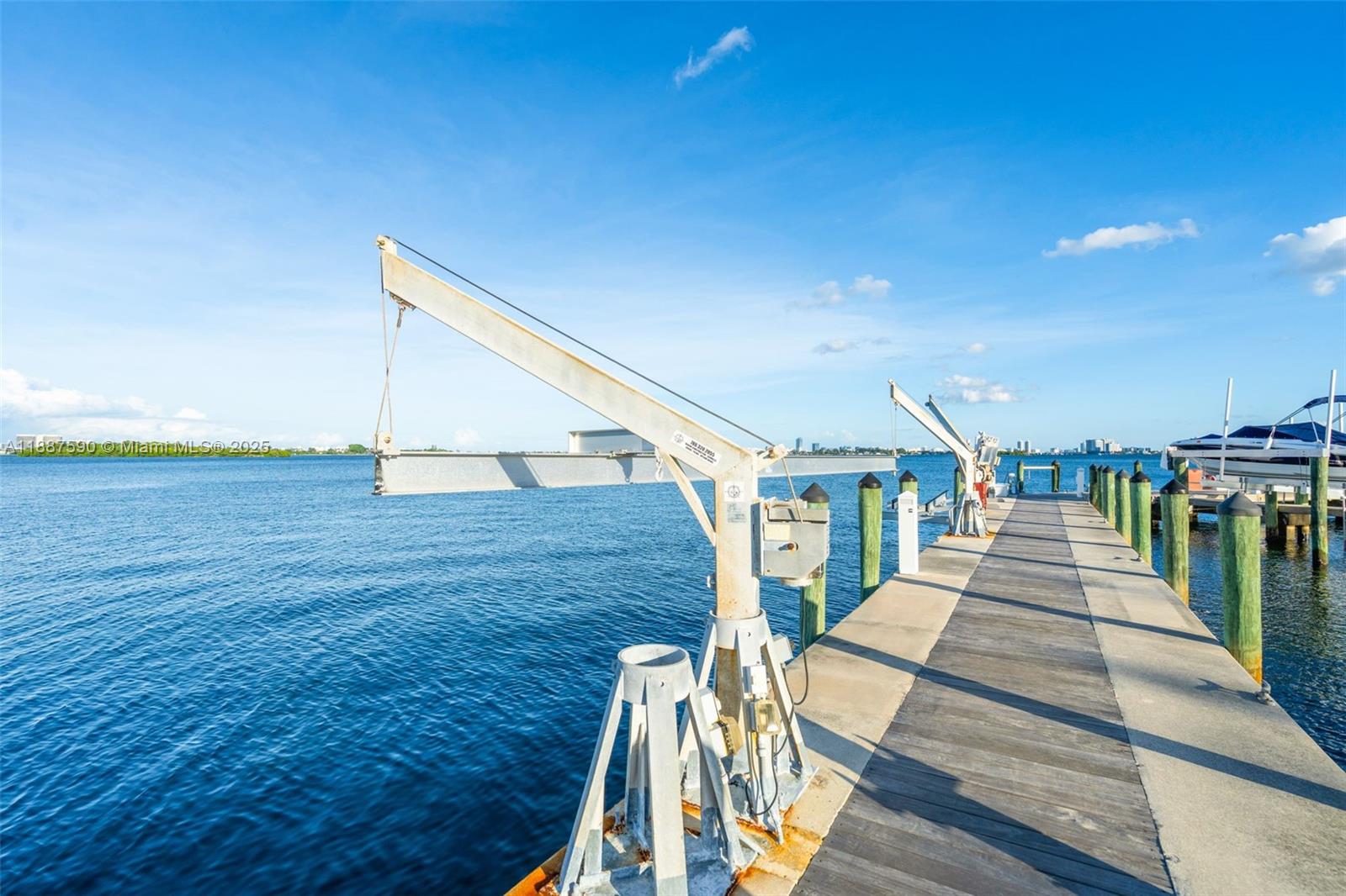 TOWERS OF QUAYSIDE CONDO - Residential