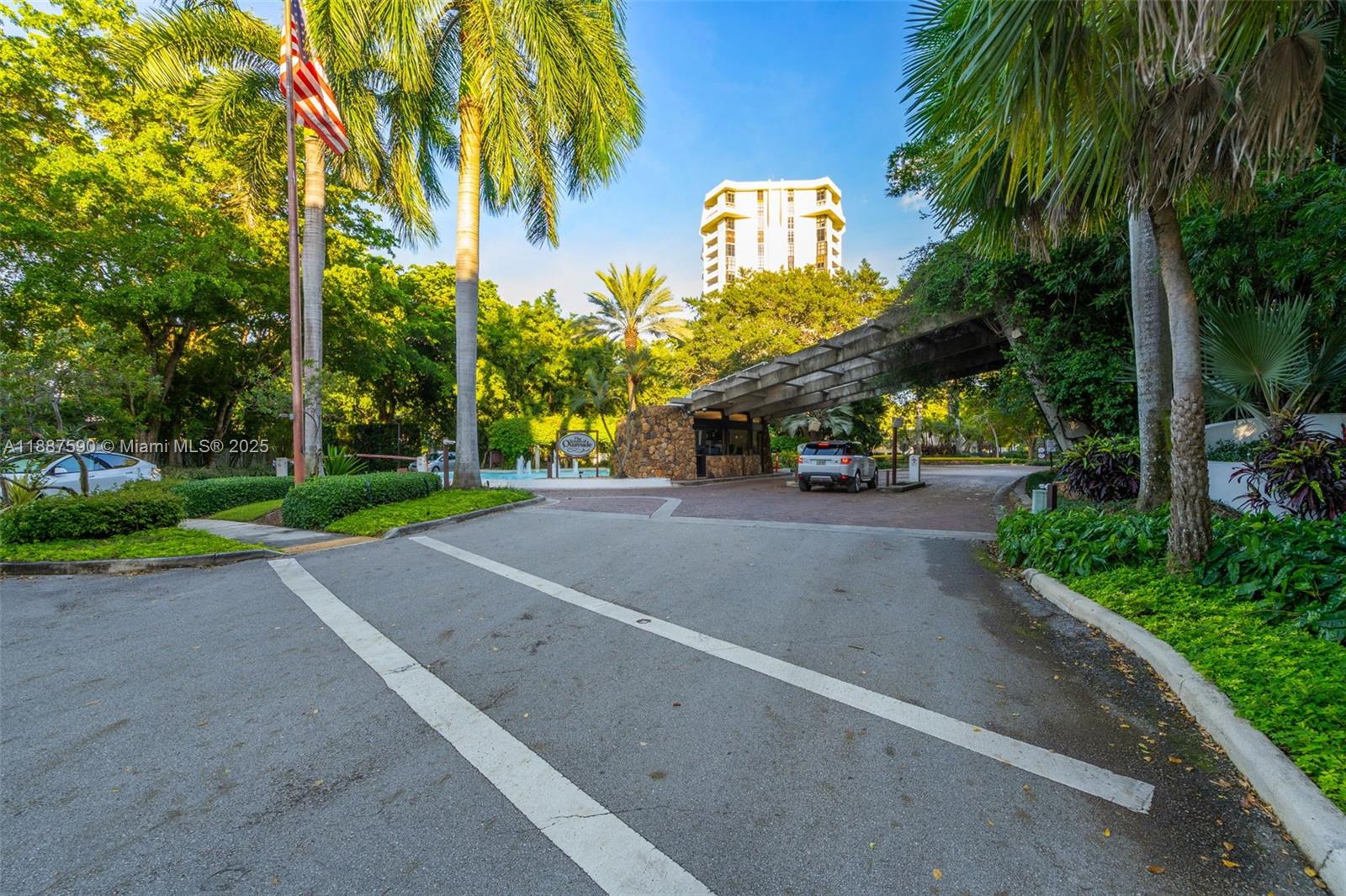 TOWERS OF QUAYSIDE CONDO - Residential