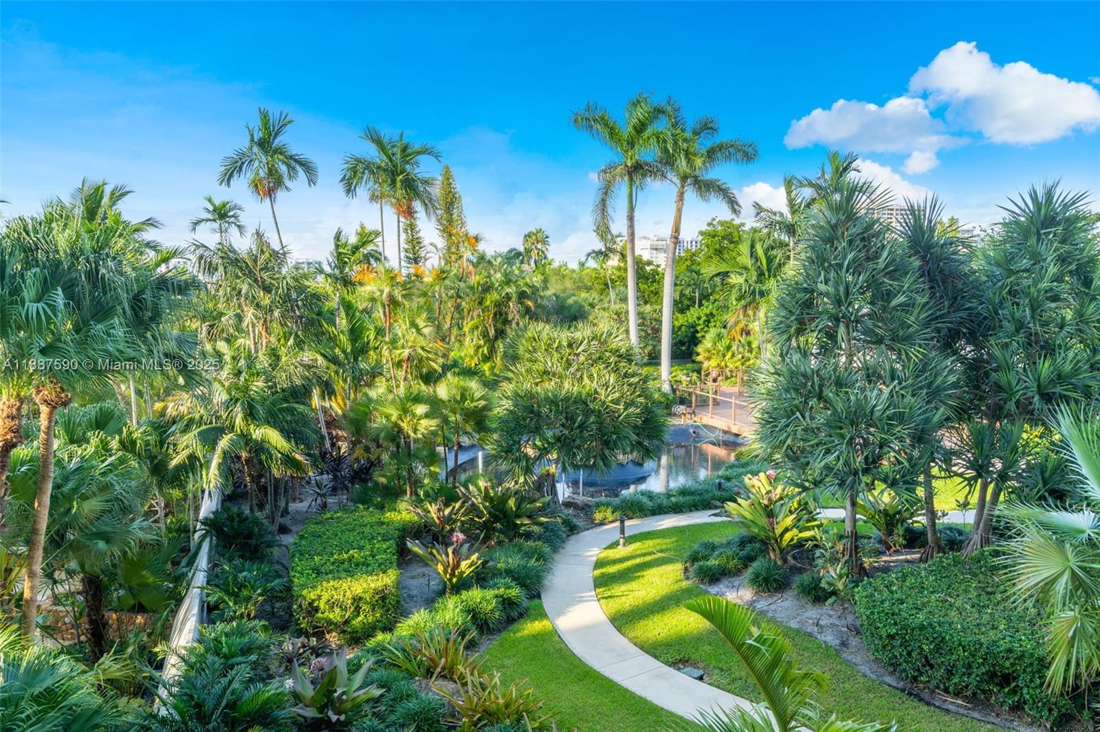 TOWERS OF QUAYSIDE CONDO - Residential