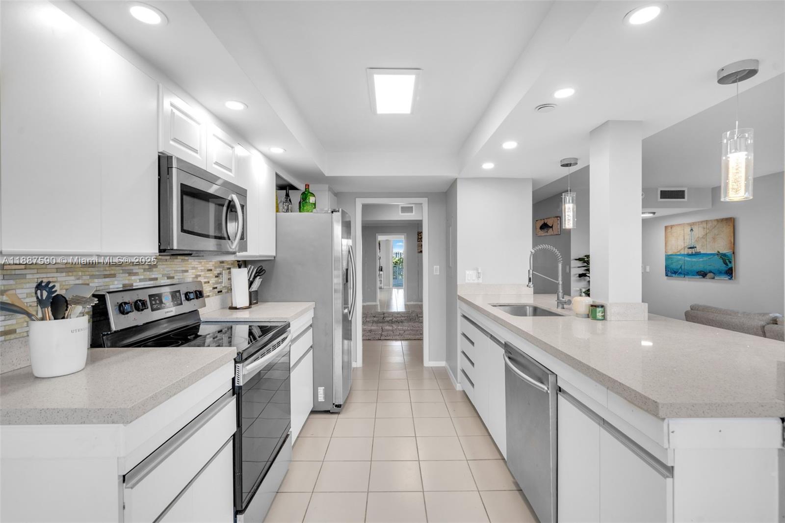 TOWERS OF QUAYSIDE CONDO - Residential